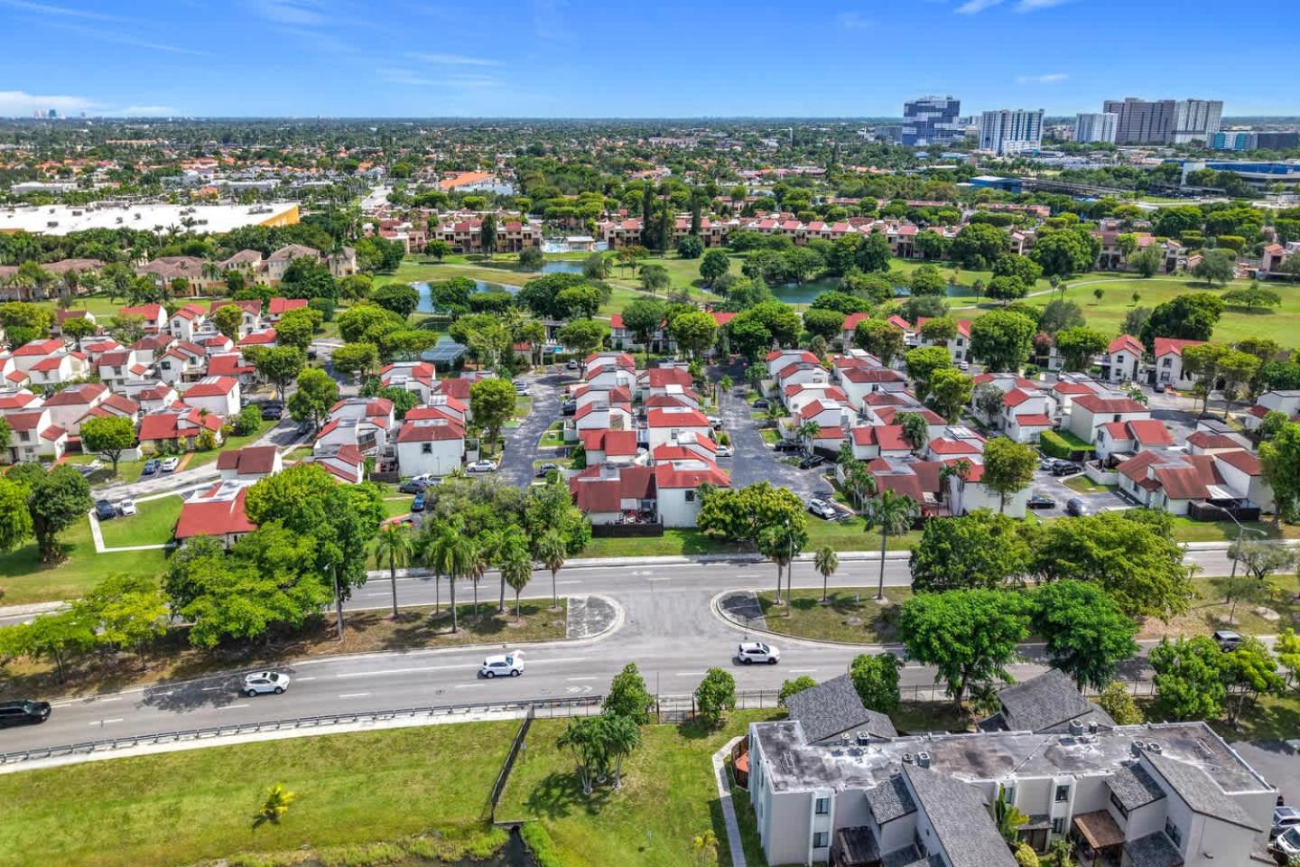 1BR in Shared Miami Home Pool Lake & Tennis