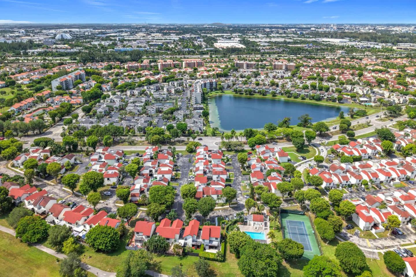 1BR in Shared Miami Home Pool Lake & Tennis