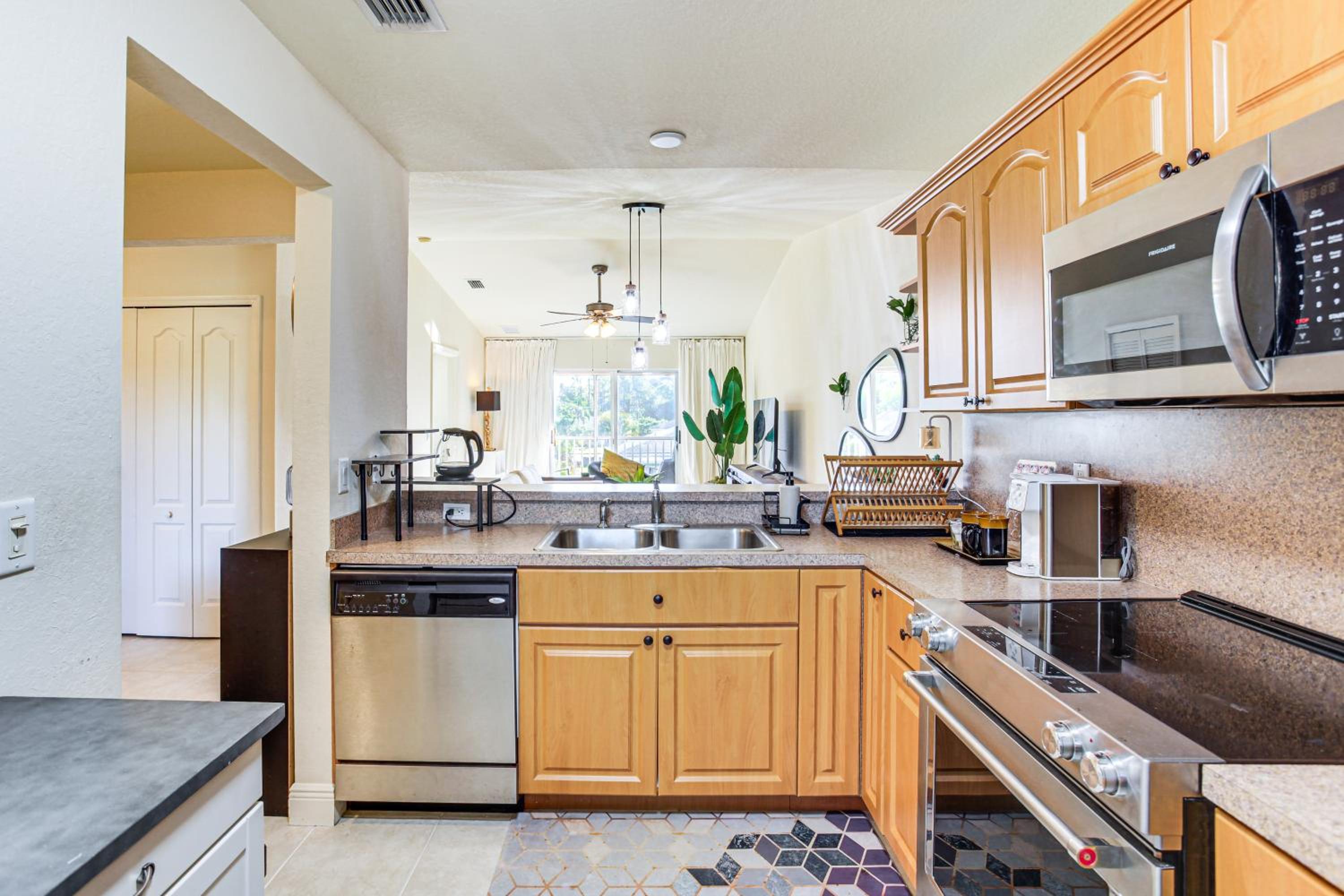 Golf Getaway Cape Coral Condo 1 Mi to River!