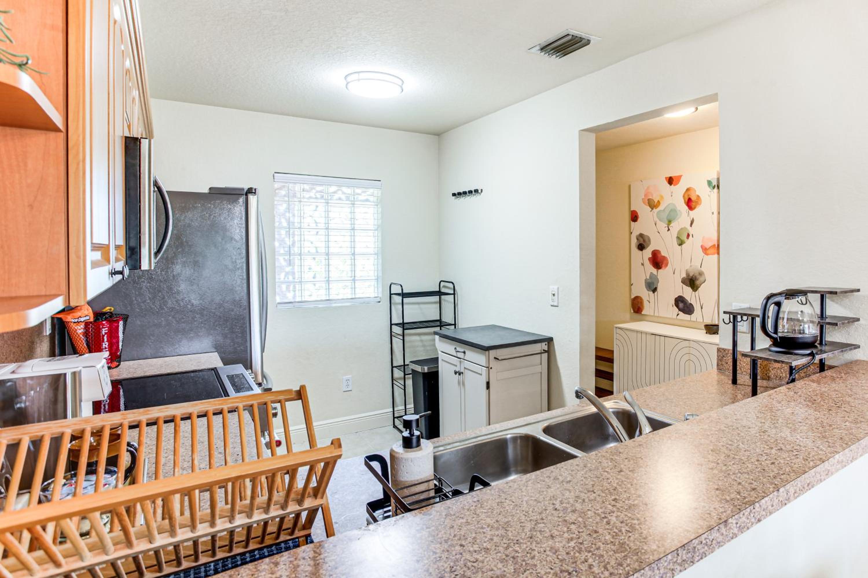 Golf Getaway Cape Coral Condo 1 Mi to River!