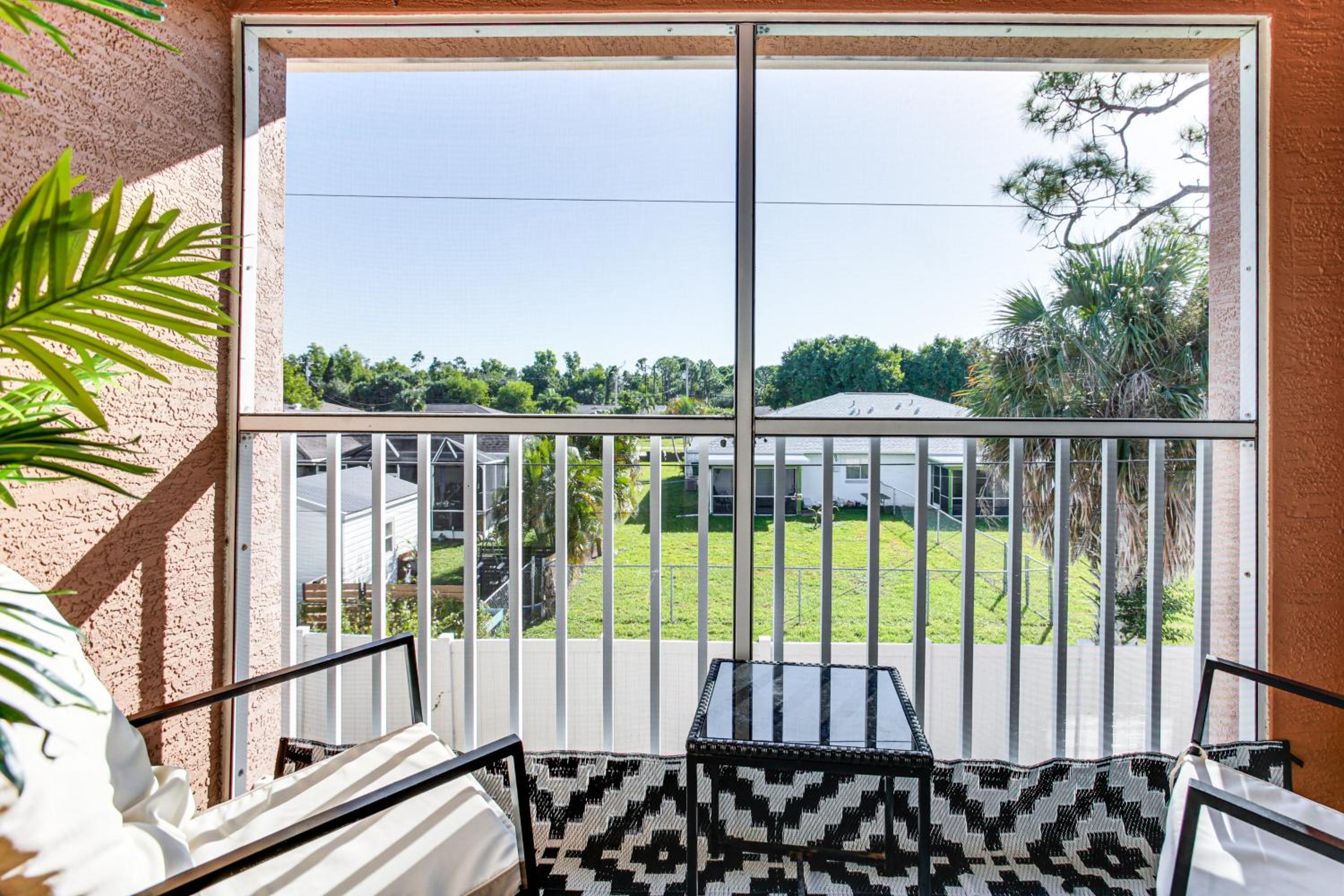 Golf Getaway Cape Coral Condo 1 Mi to River!