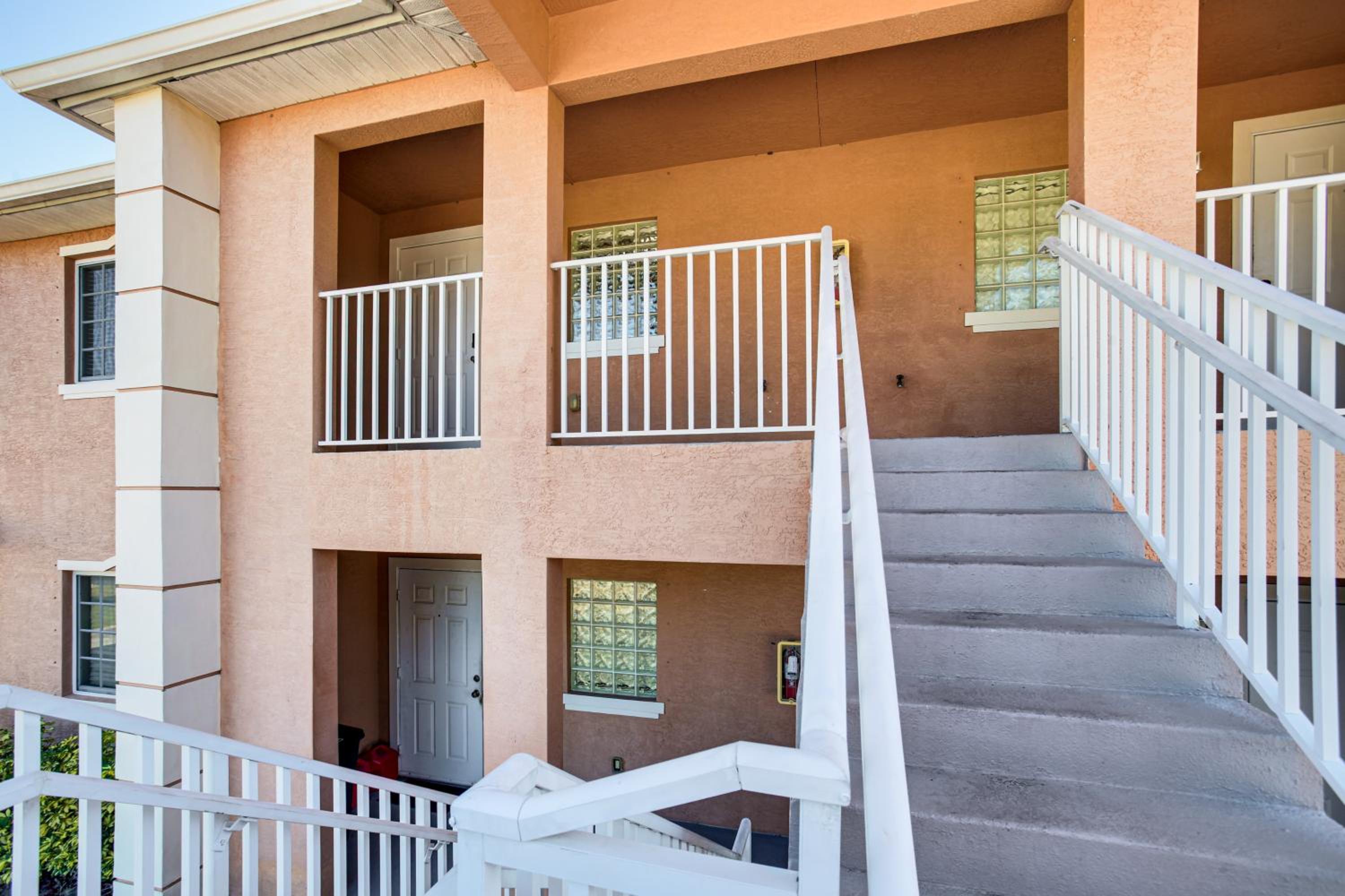 Golf Getaway Cape Coral Condo 1 Mi to River!