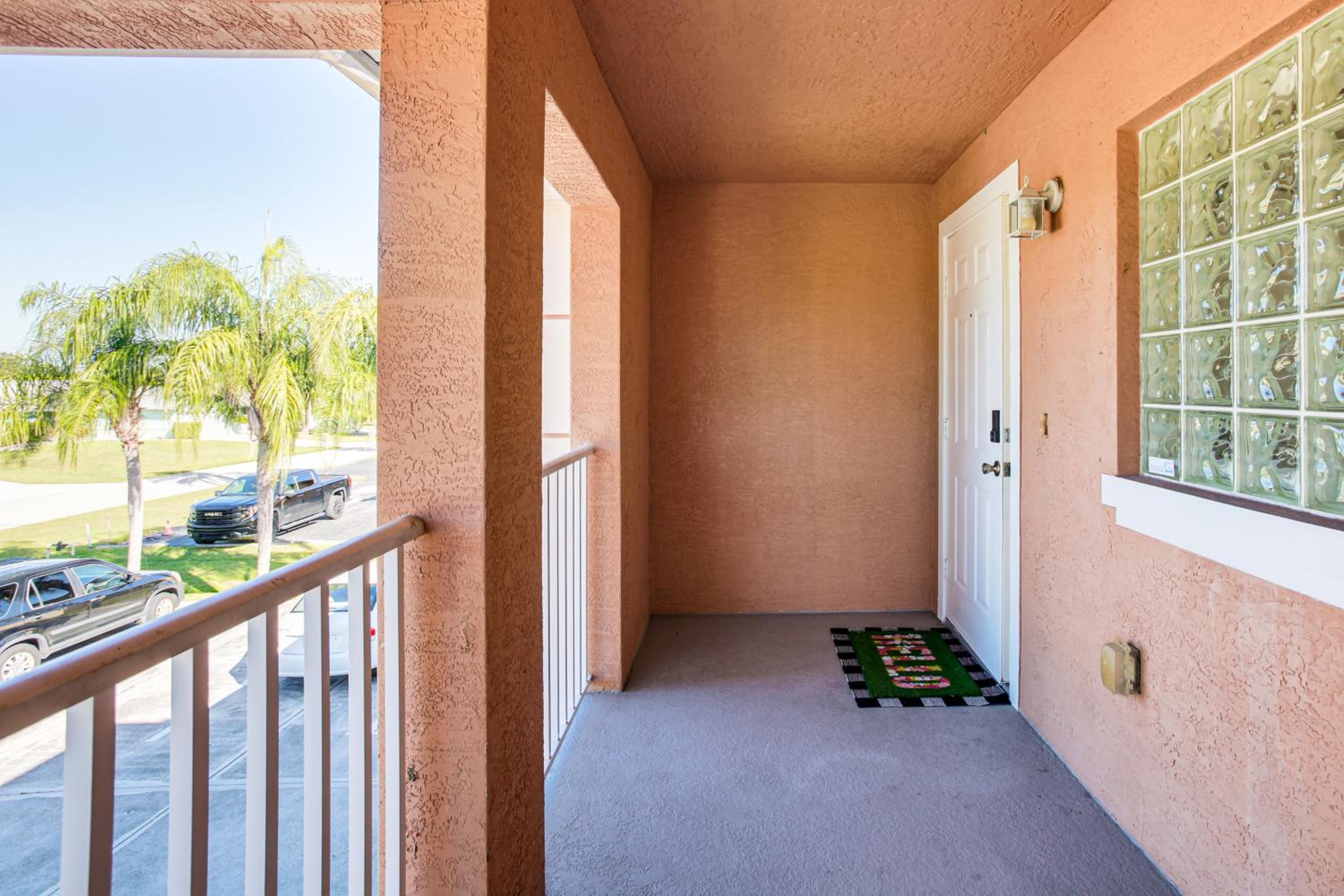 Golf Getaway Cape Coral Condo 1 Mi to River!