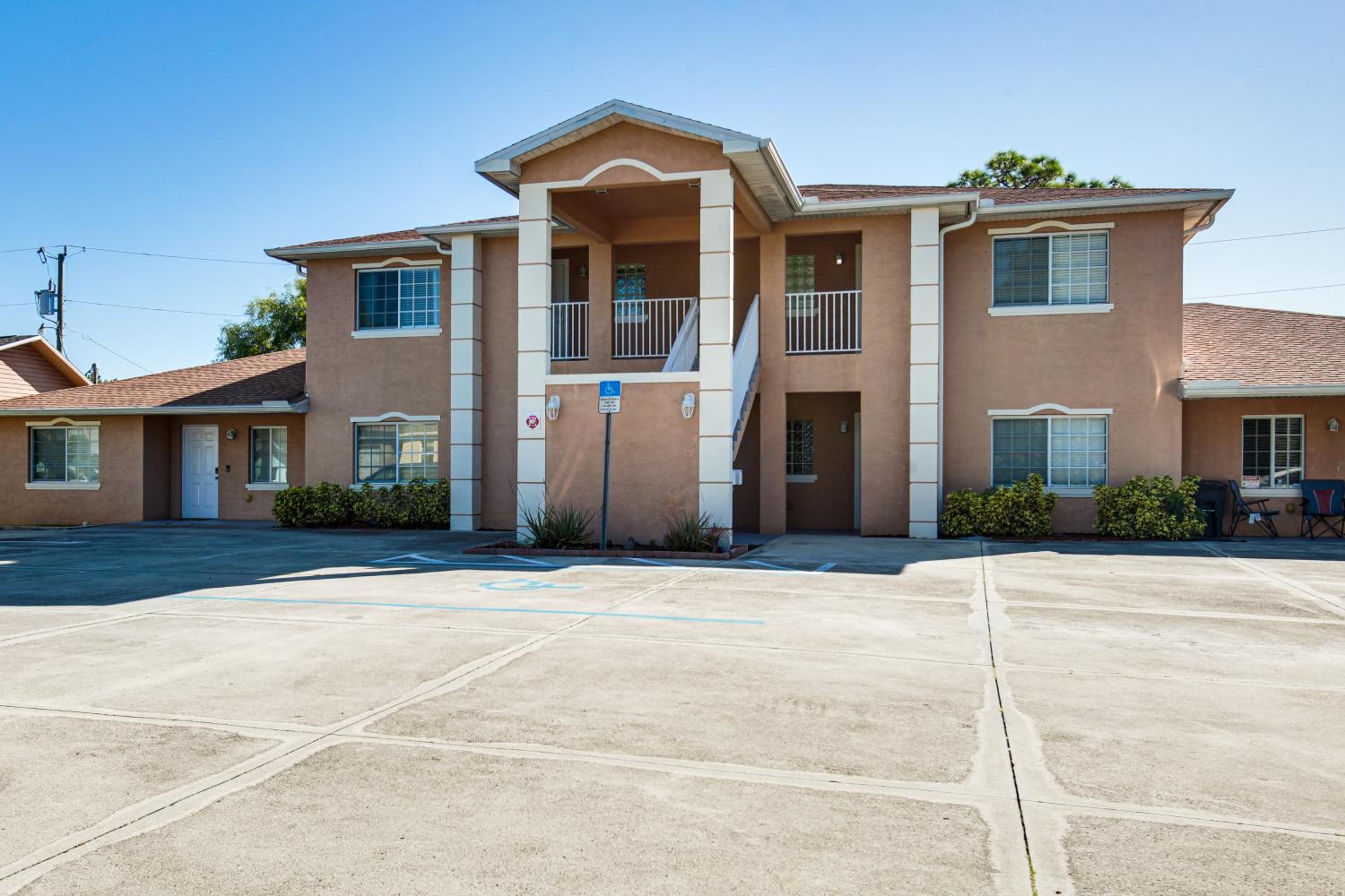 Golf Getaway Cape Coral Condo 1 Mi to River!