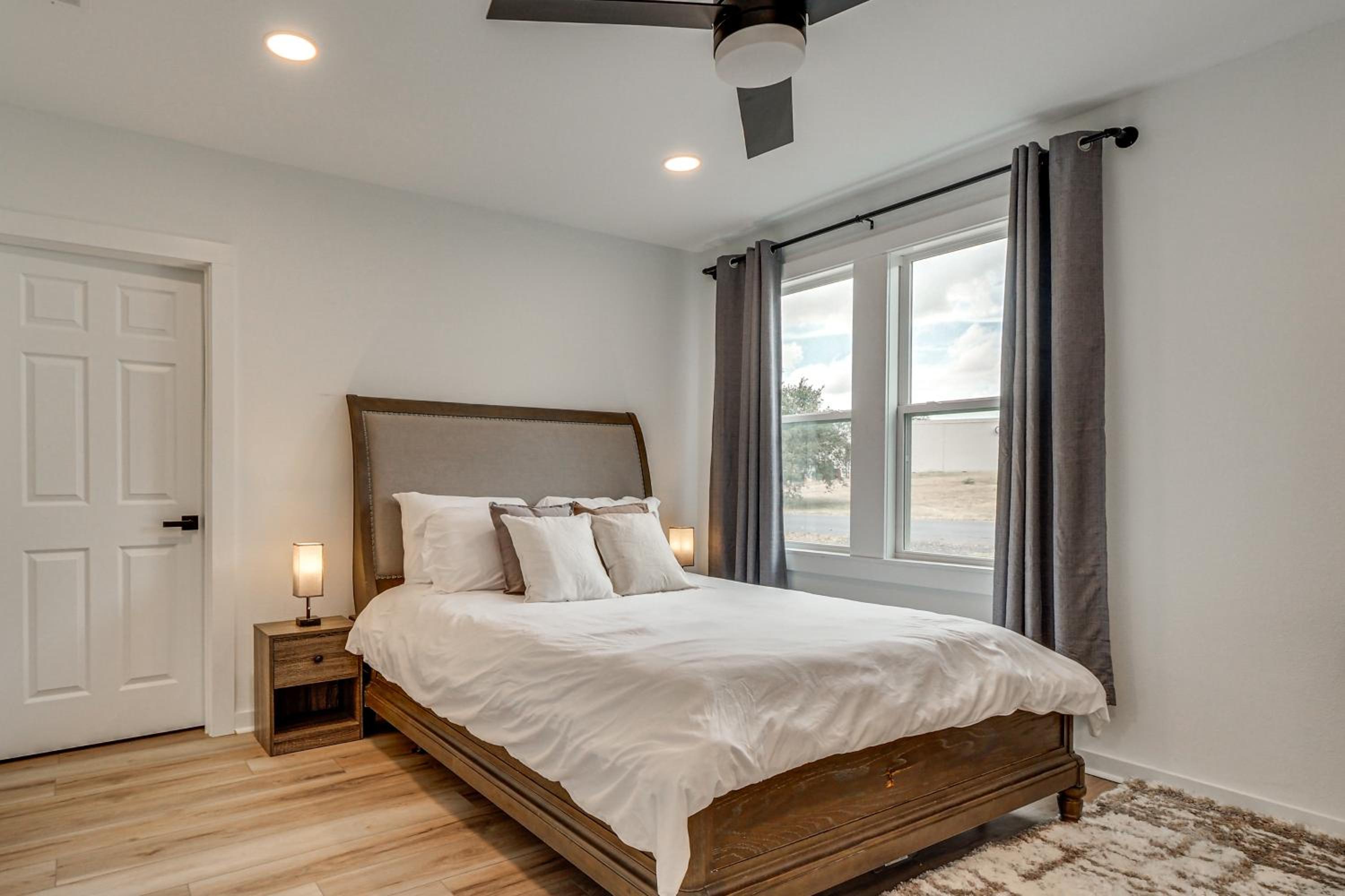 Near Historic Georgetown Square! Updated Home