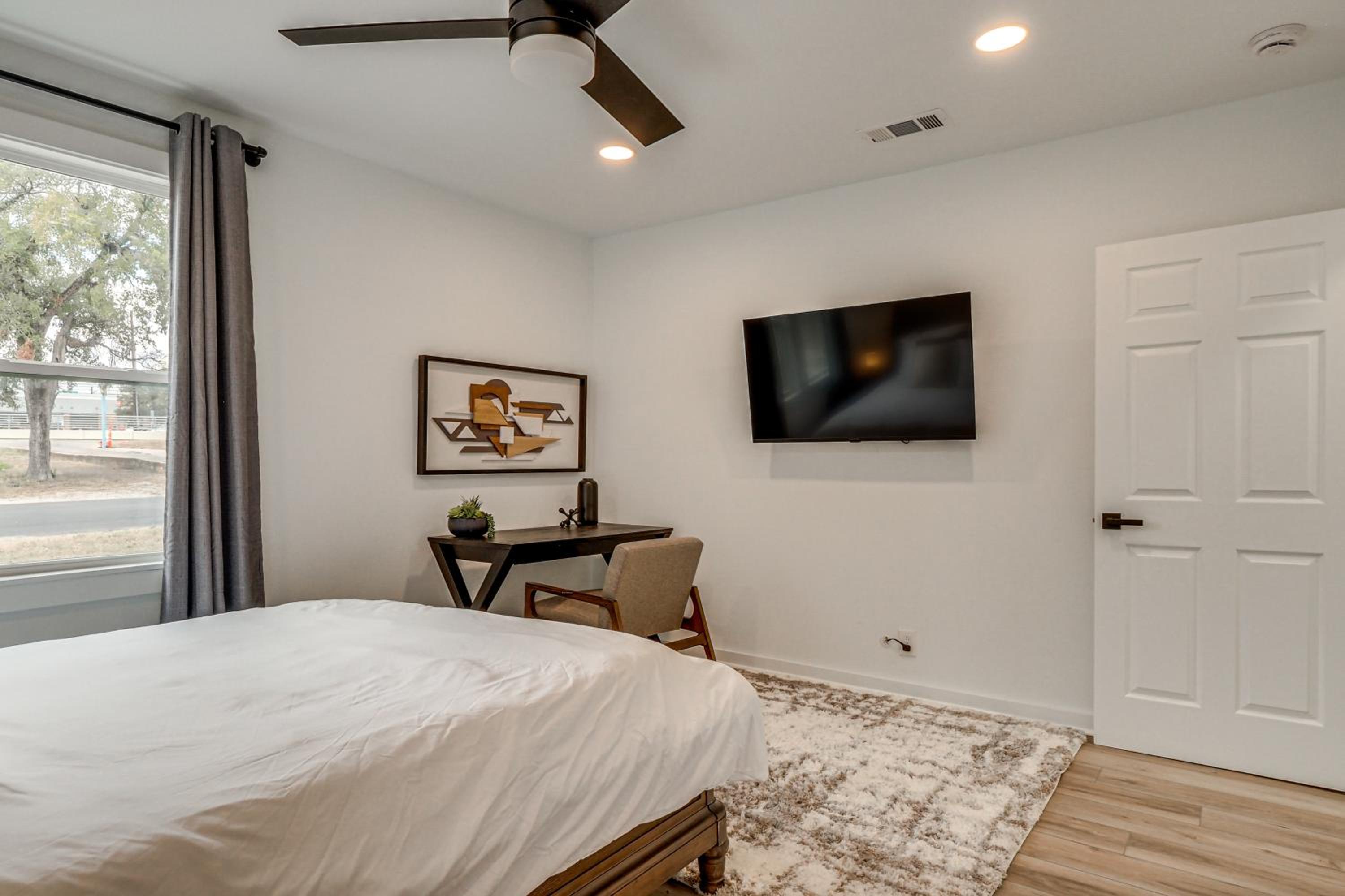 Near Historic Georgetown Square! Updated Home