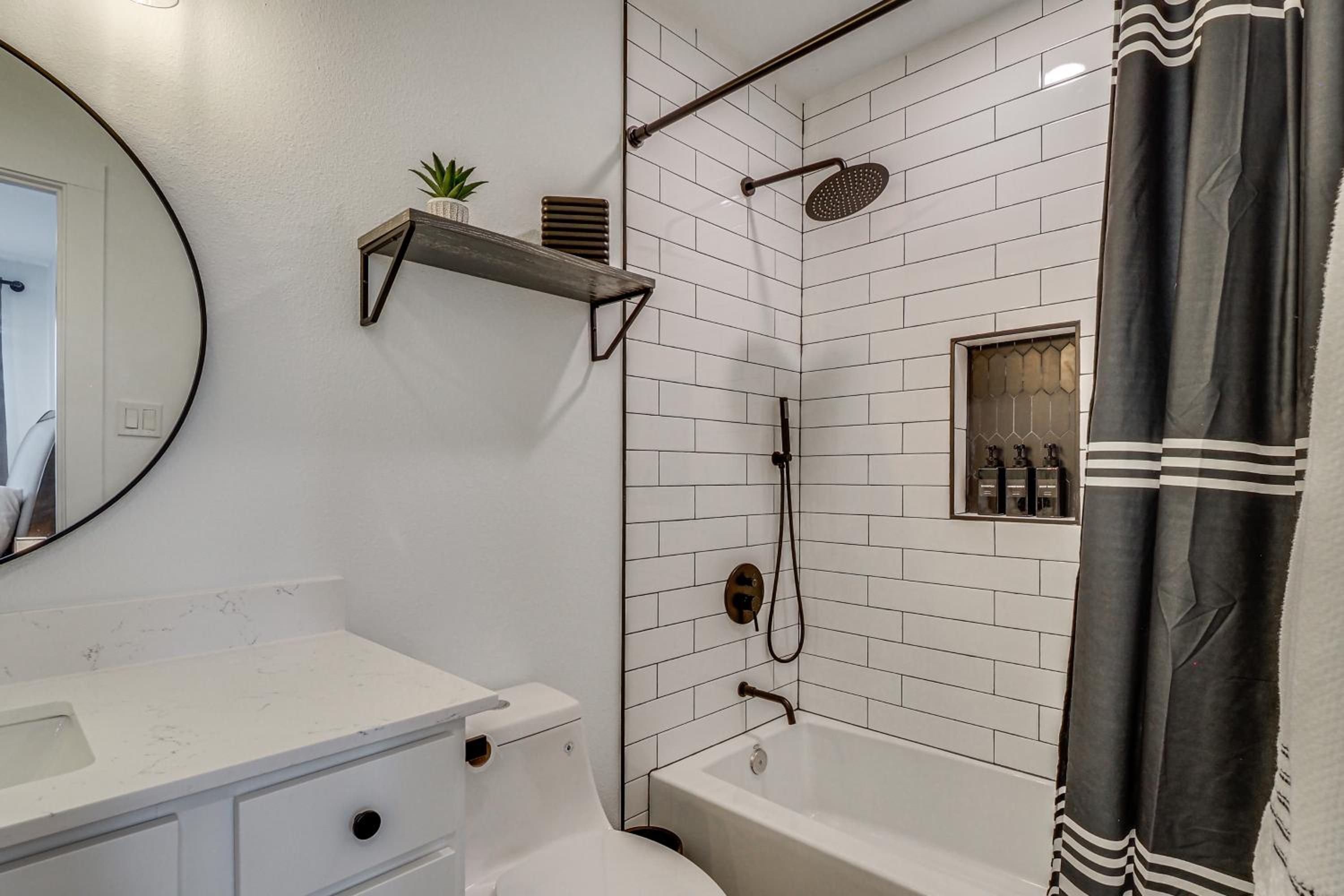 Near Historic Georgetown Square! Updated Home