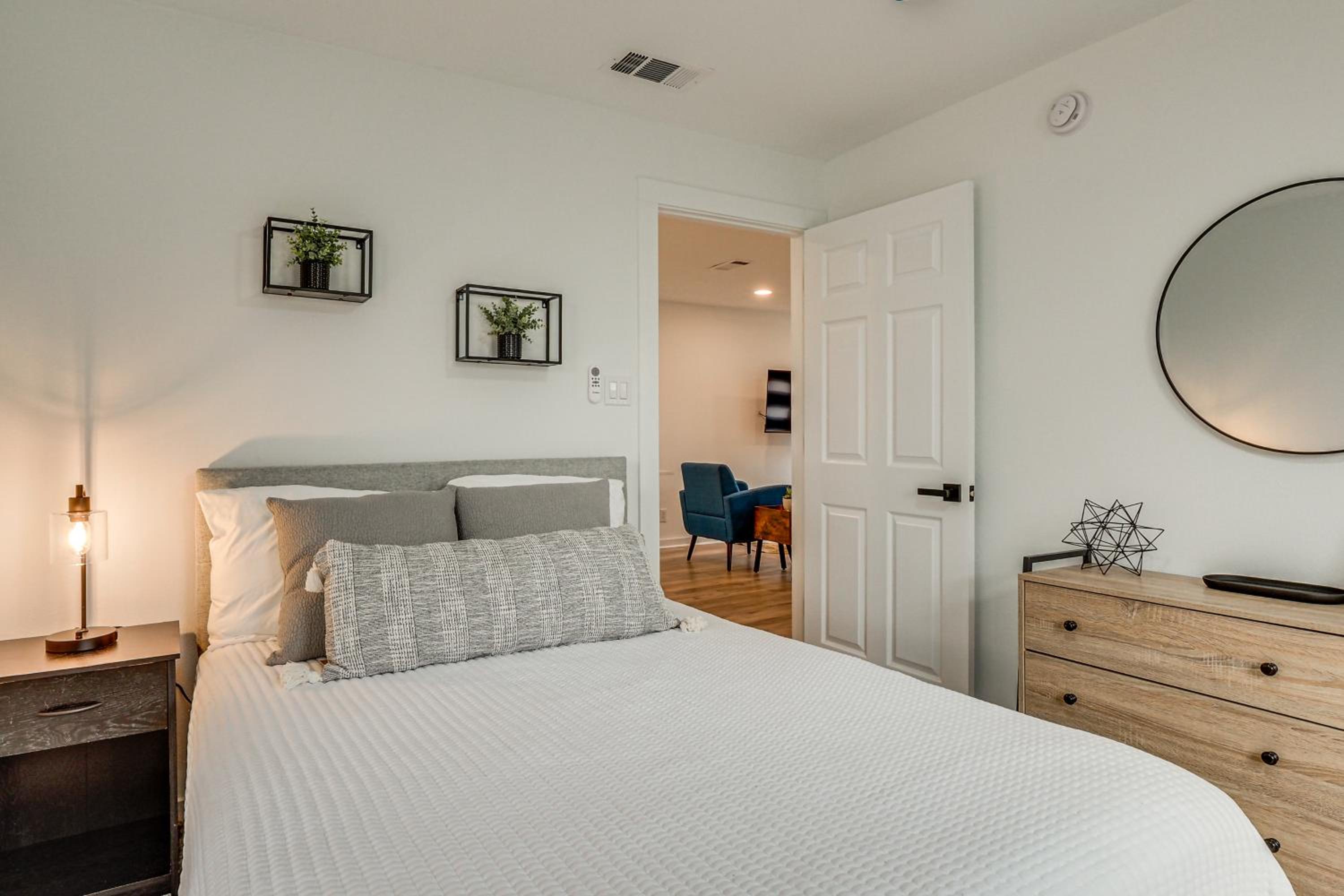 Near Historic Georgetown Square! Updated Home