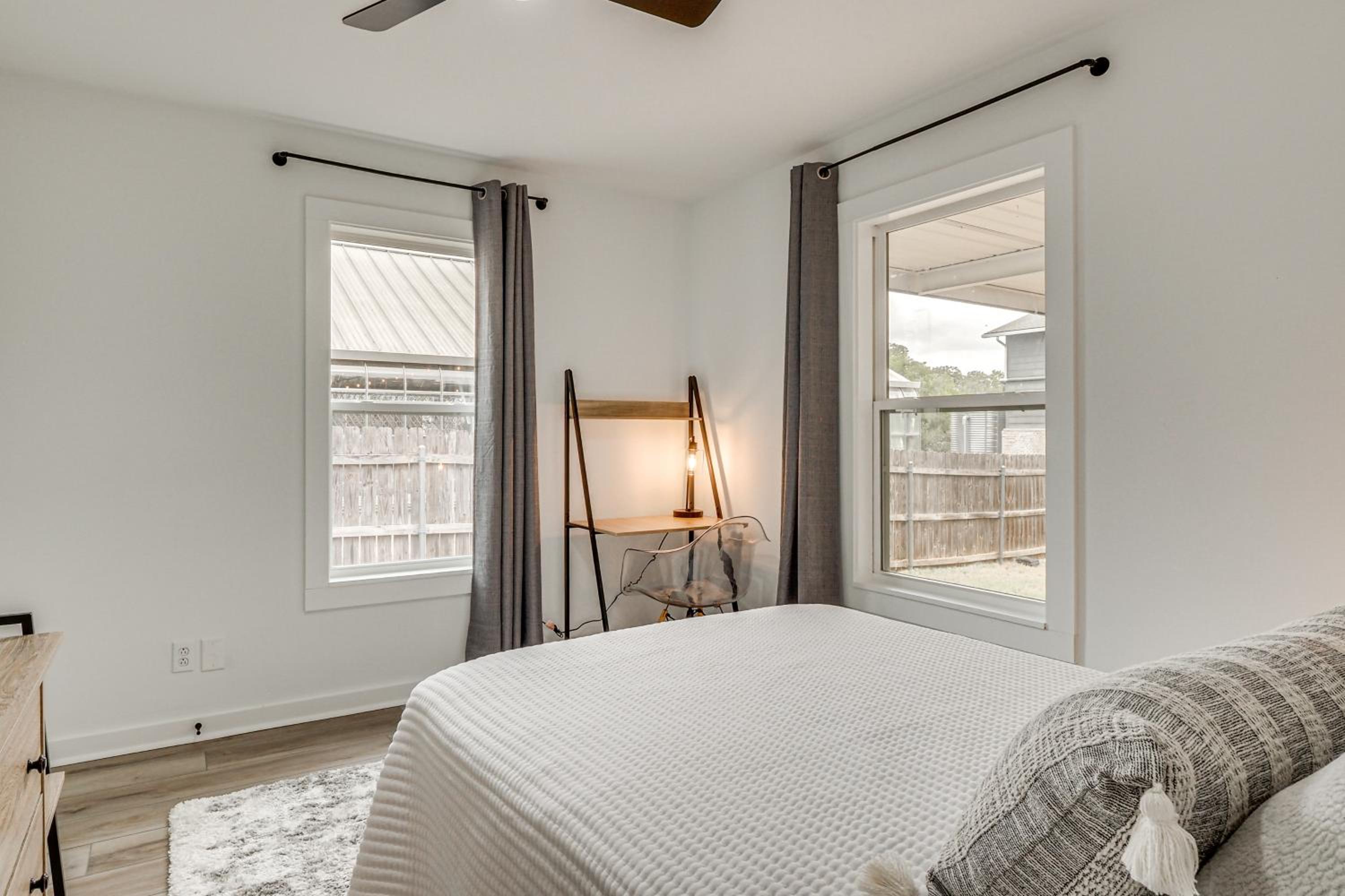 Near Historic Georgetown Square! Updated Home