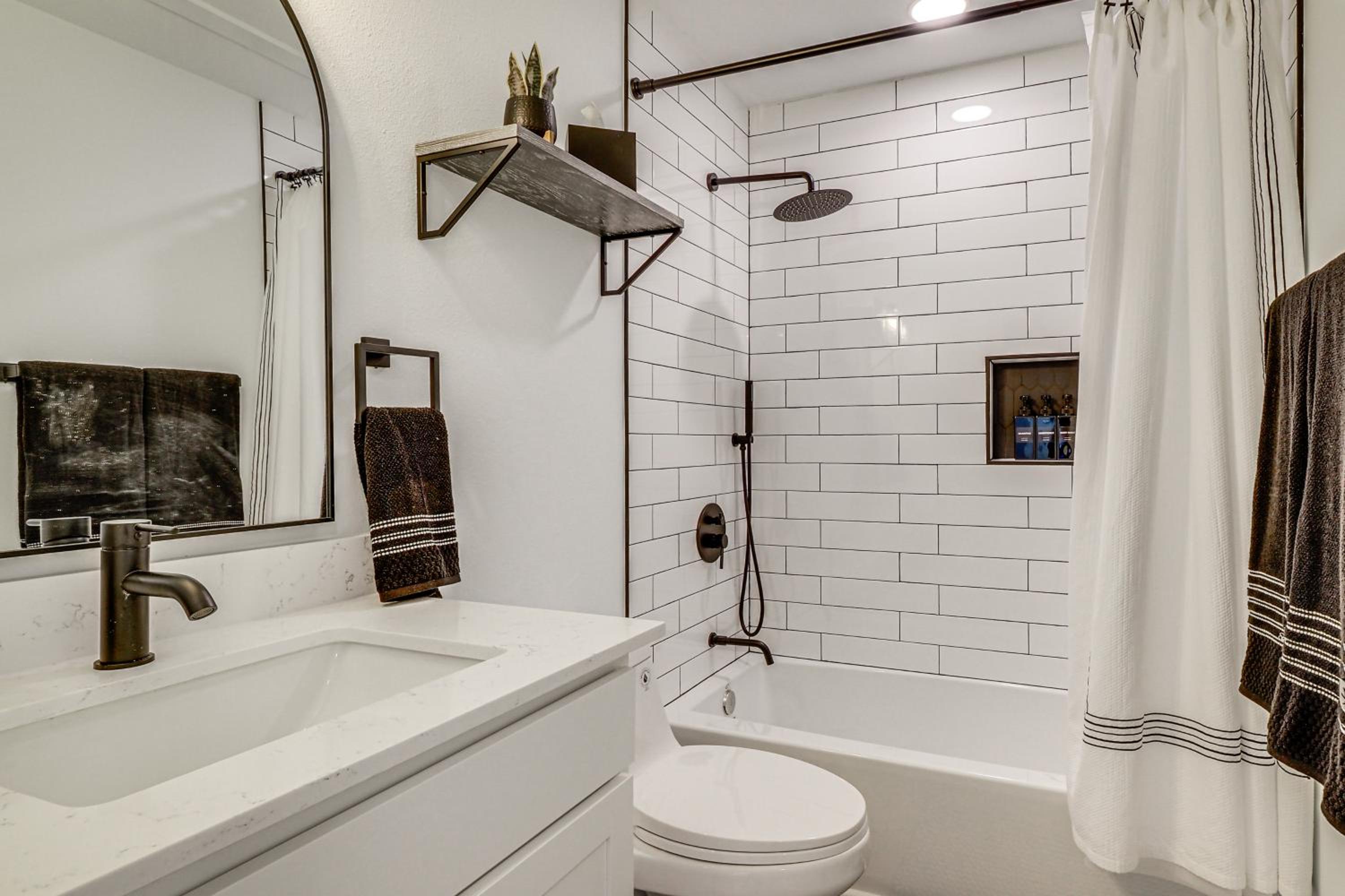Near Historic Georgetown Square! Updated Home