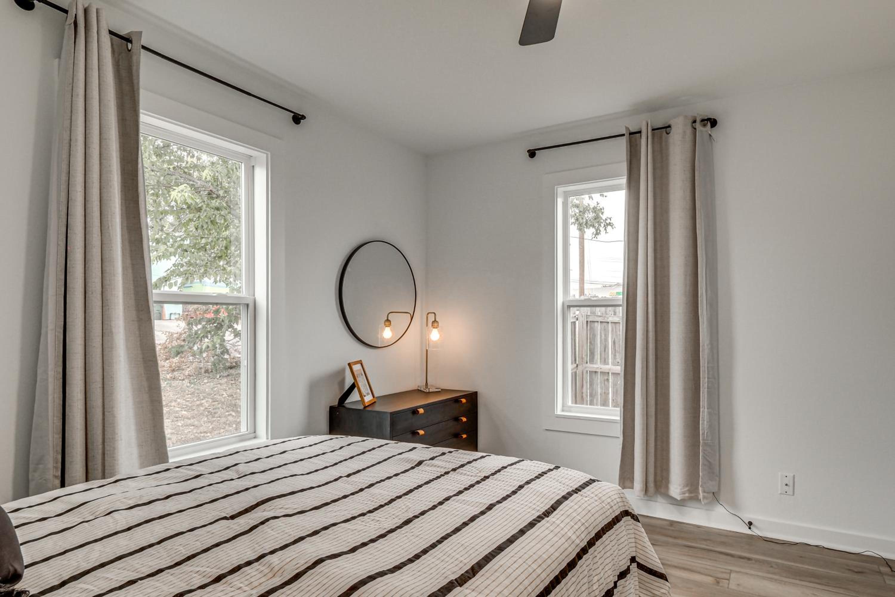 Near Historic Georgetown Square! Updated Home