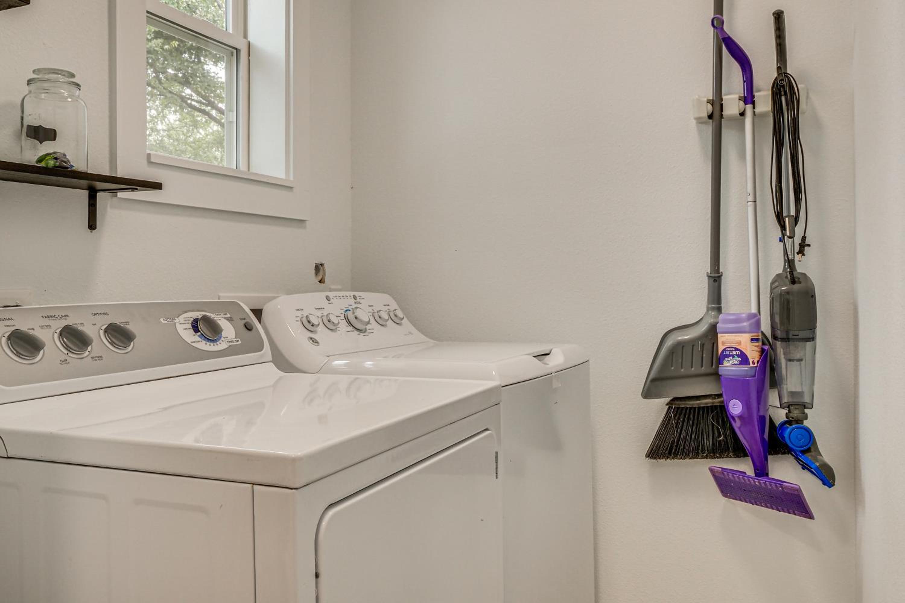 Near Historic Georgetown Square! Updated Home