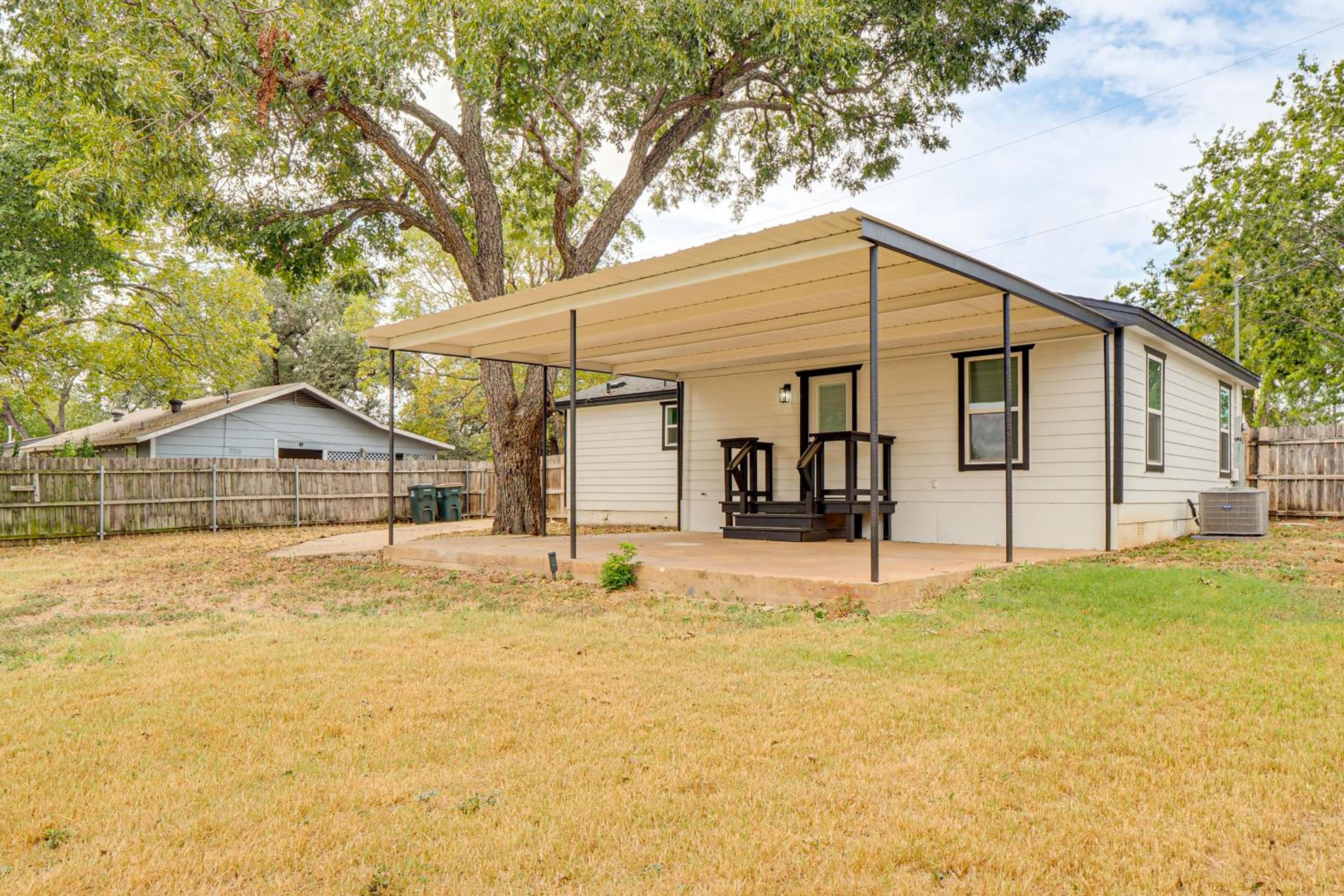 Near Historic Georgetown Square! Updated Home