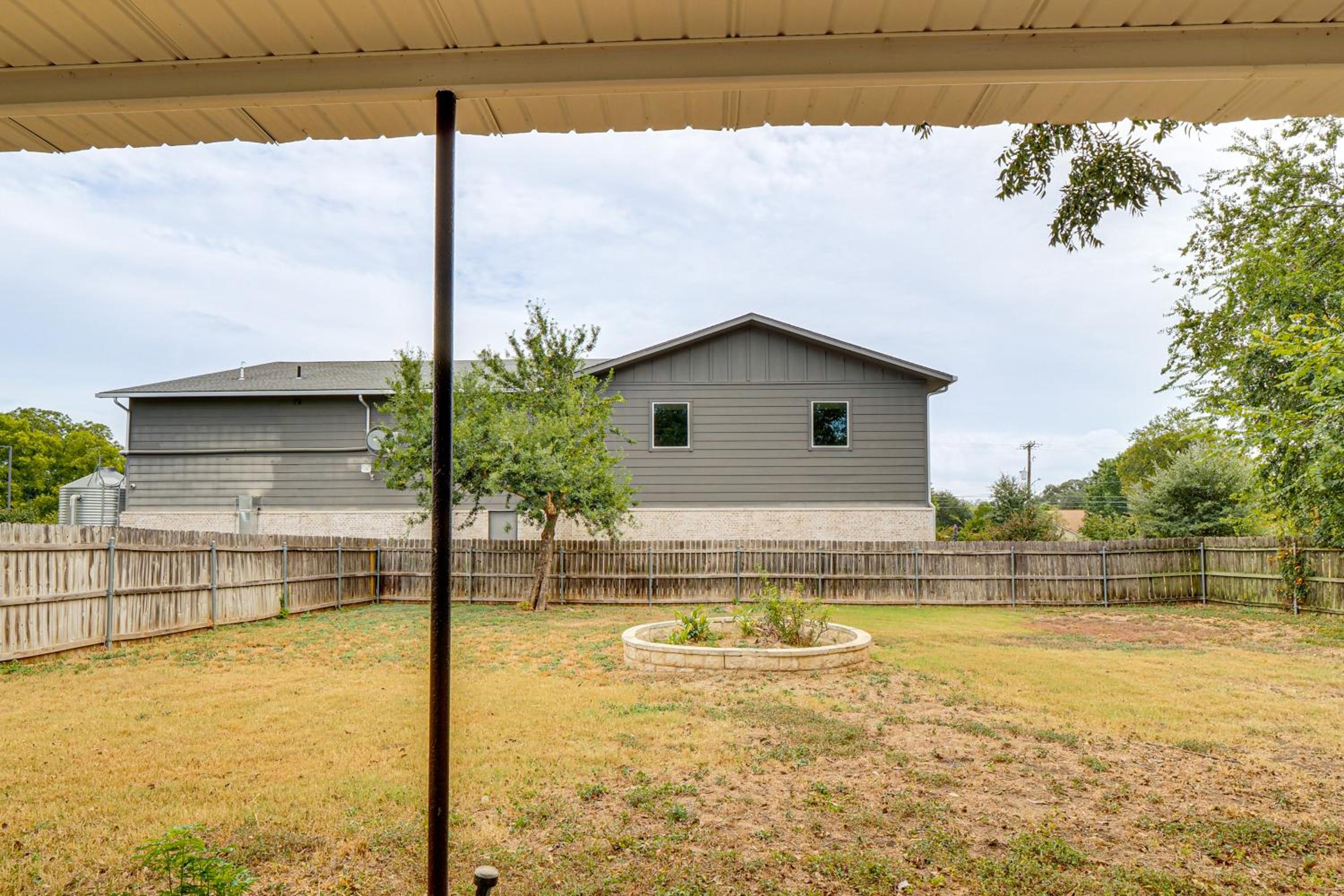 Near Historic Georgetown Square! Updated Home