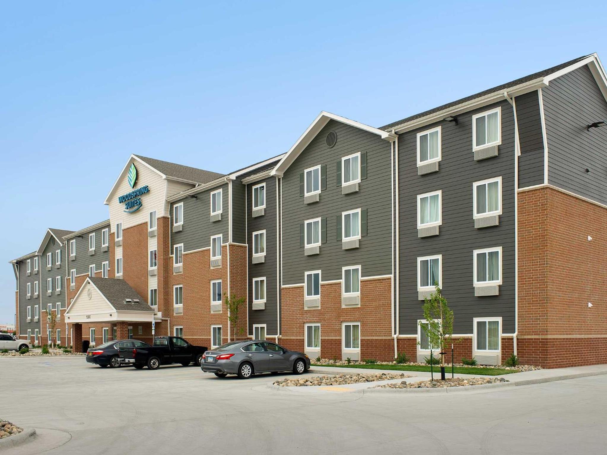 Hotel WoodSpring Suites Fargo North Near NDSU - Image 1