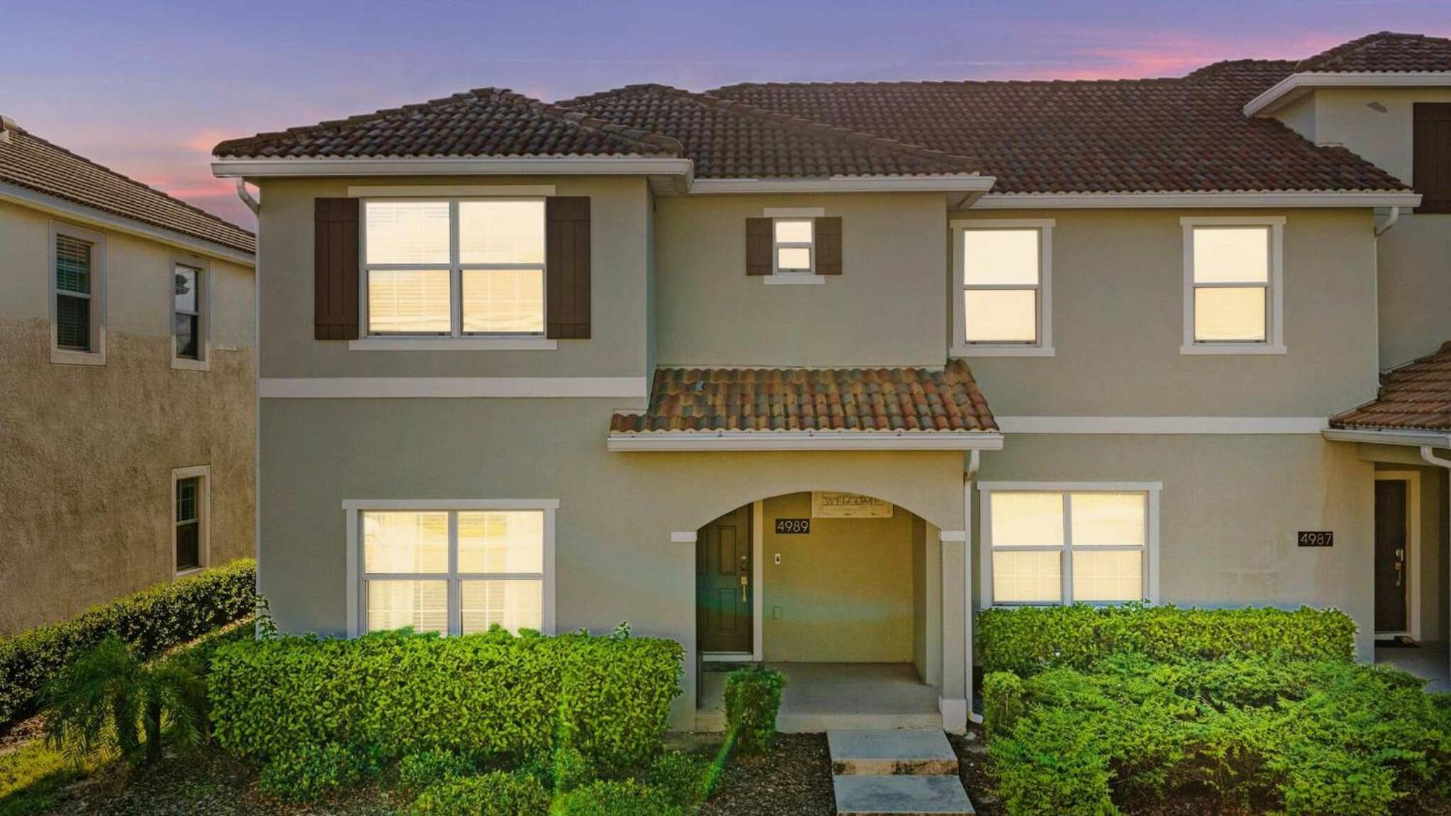 Gorgeous 5Bd w Pool & Lazy River at Storey Lake 4989