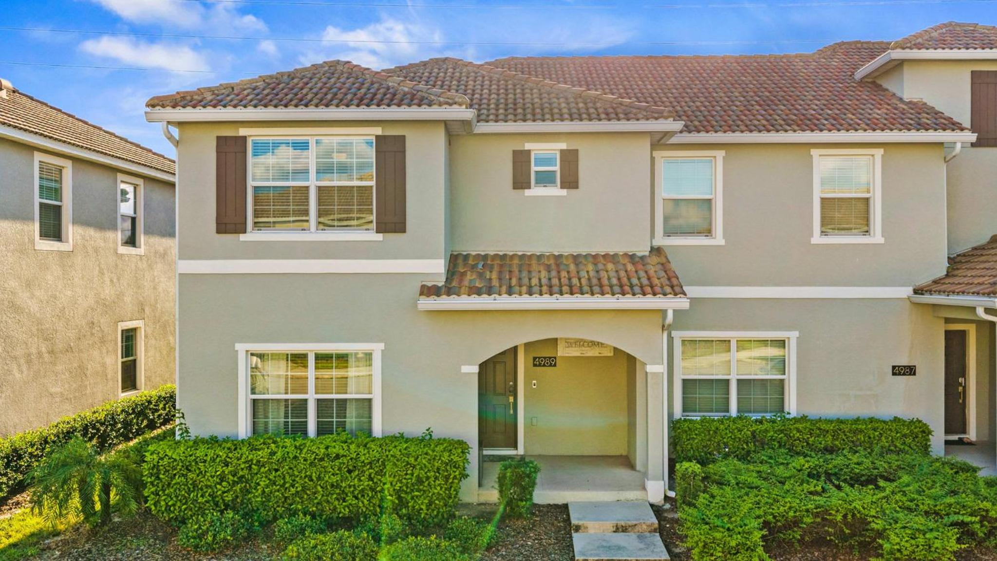 Gorgeous 5Bd w Pool & Lazy River at Storey Lake 4989