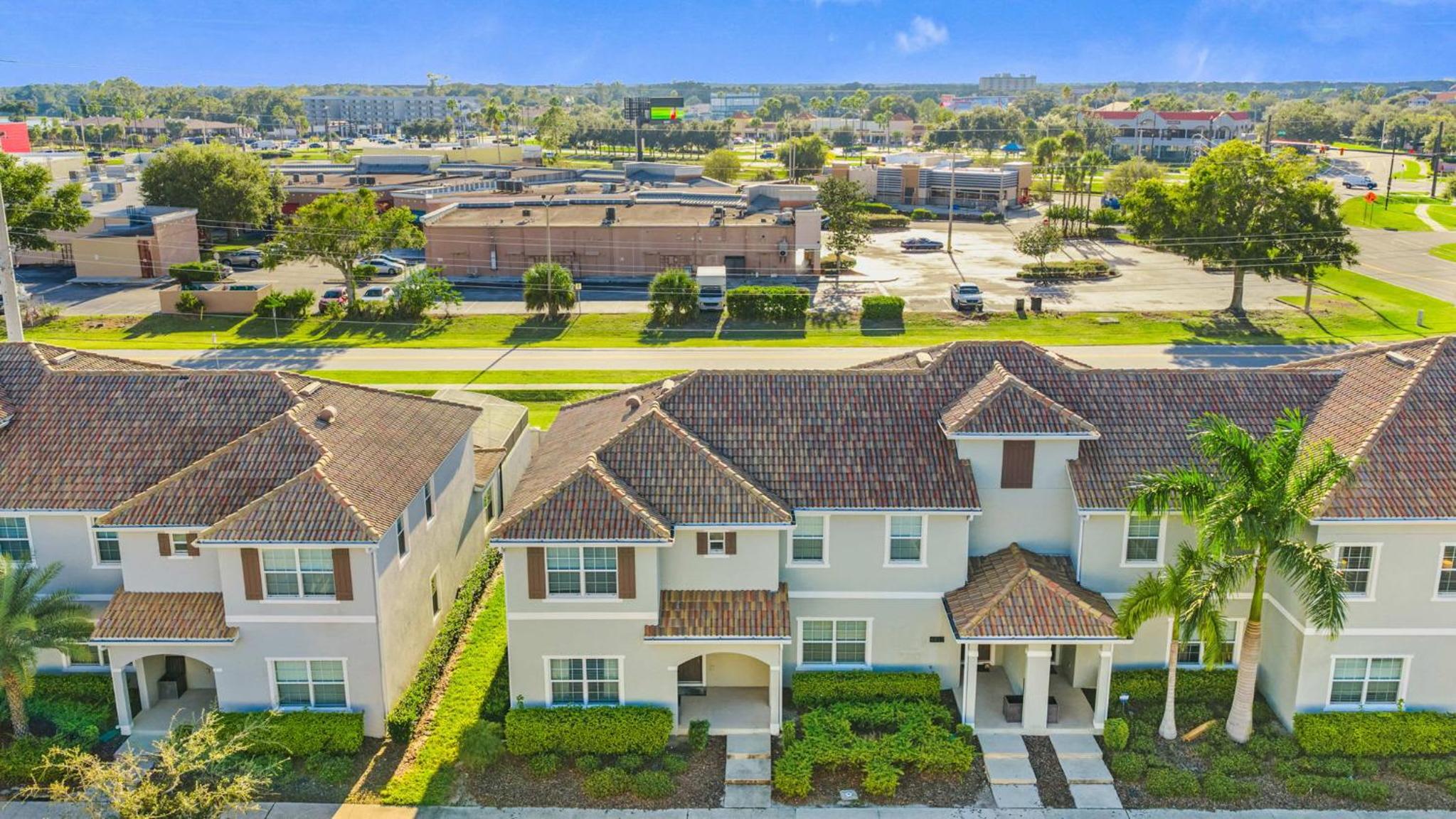 Gorgeous 5Bd w Pool & Lazy River at Storey Lake 4989