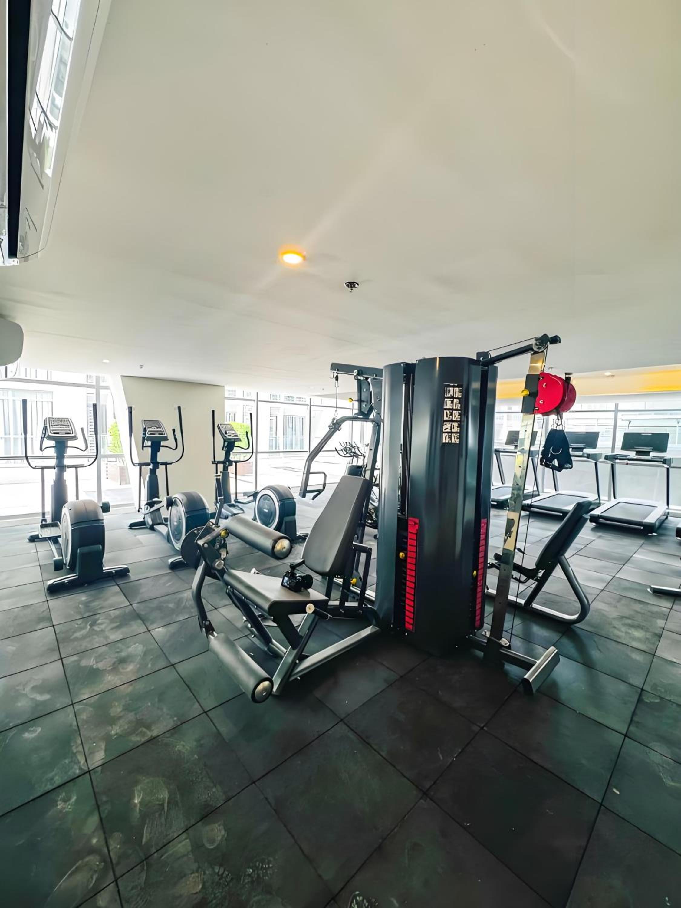 Modern Boutique Spacious Apartment Near Airport OKADA SOLAIRE MOA