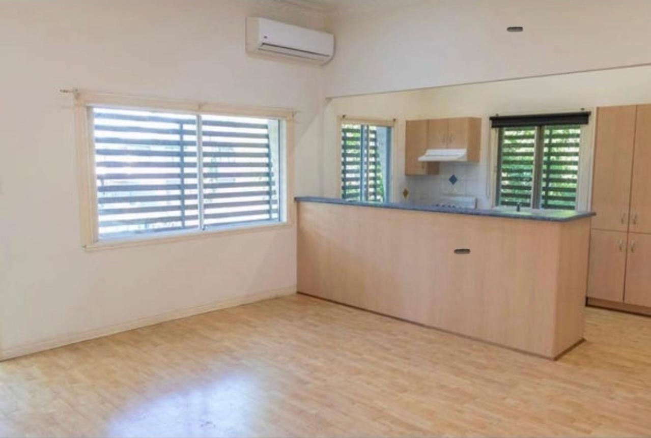 Studio room ensuite bathroom Brisbane City near Kangaroo Point and Gabba Cricket stadium