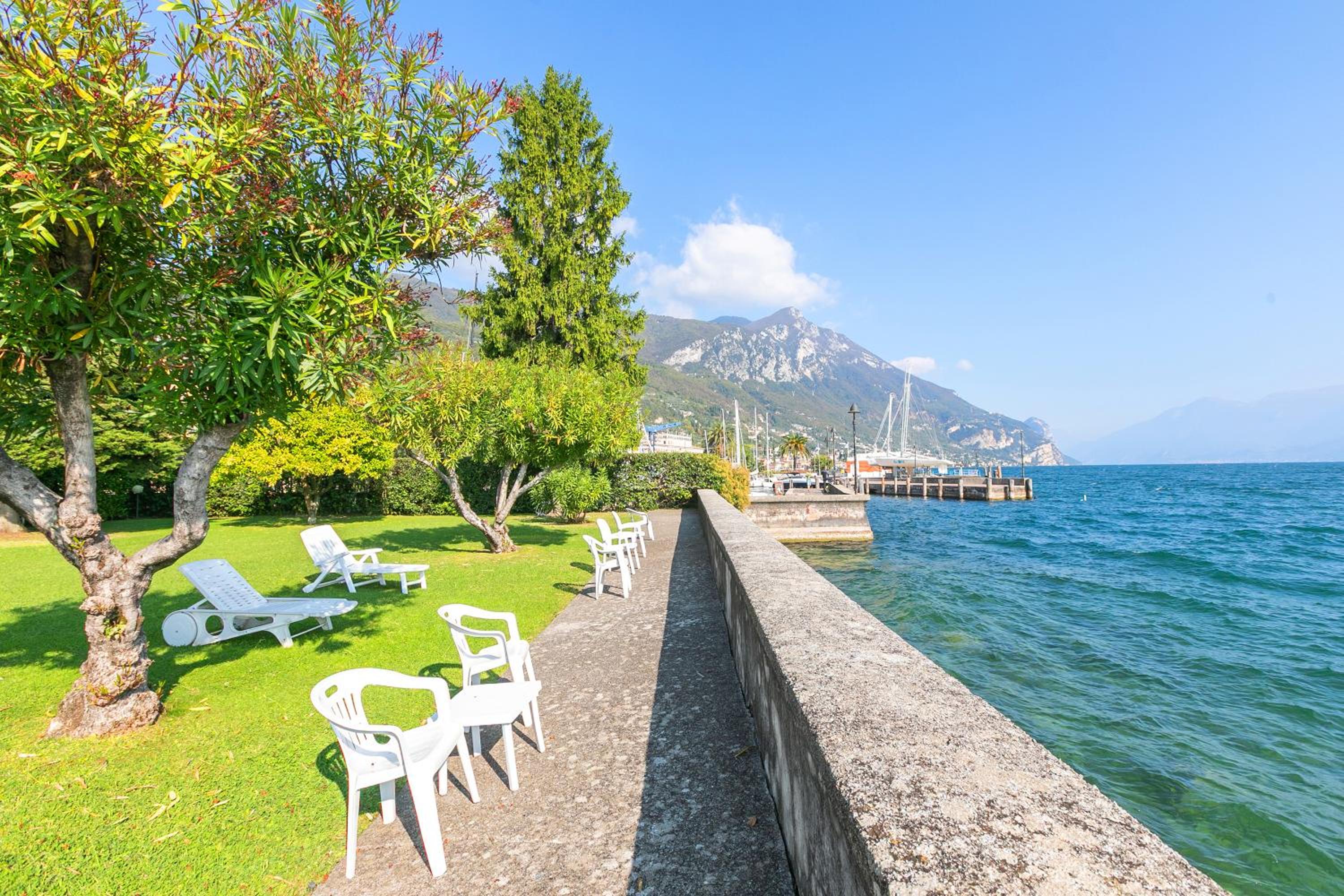 Lake Front Bogliaco - Happy Rentals