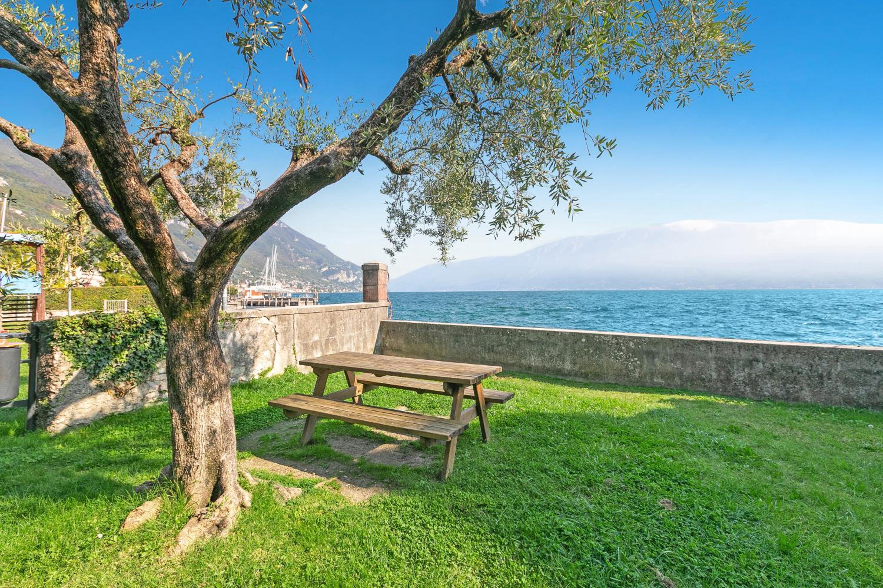 Lake Front Bogliaco - Happy Rentals