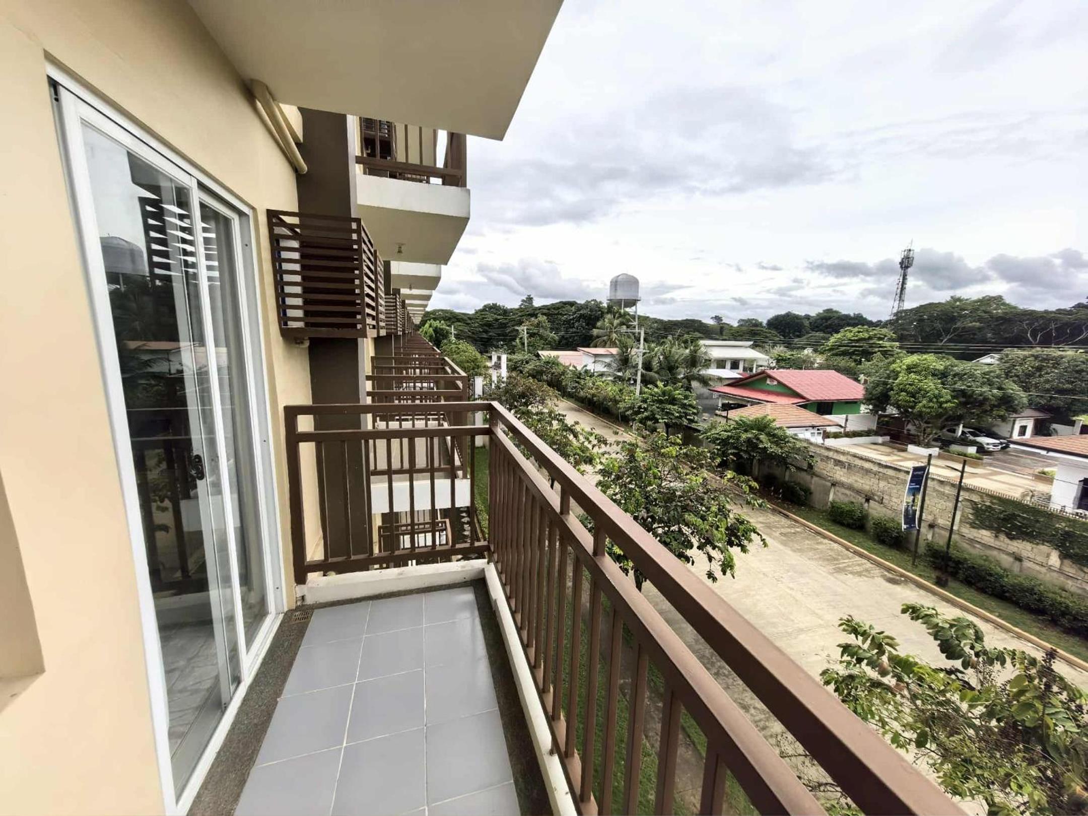 Stylish Condo Studio, Neflix, Pool, Balcony and near Airport