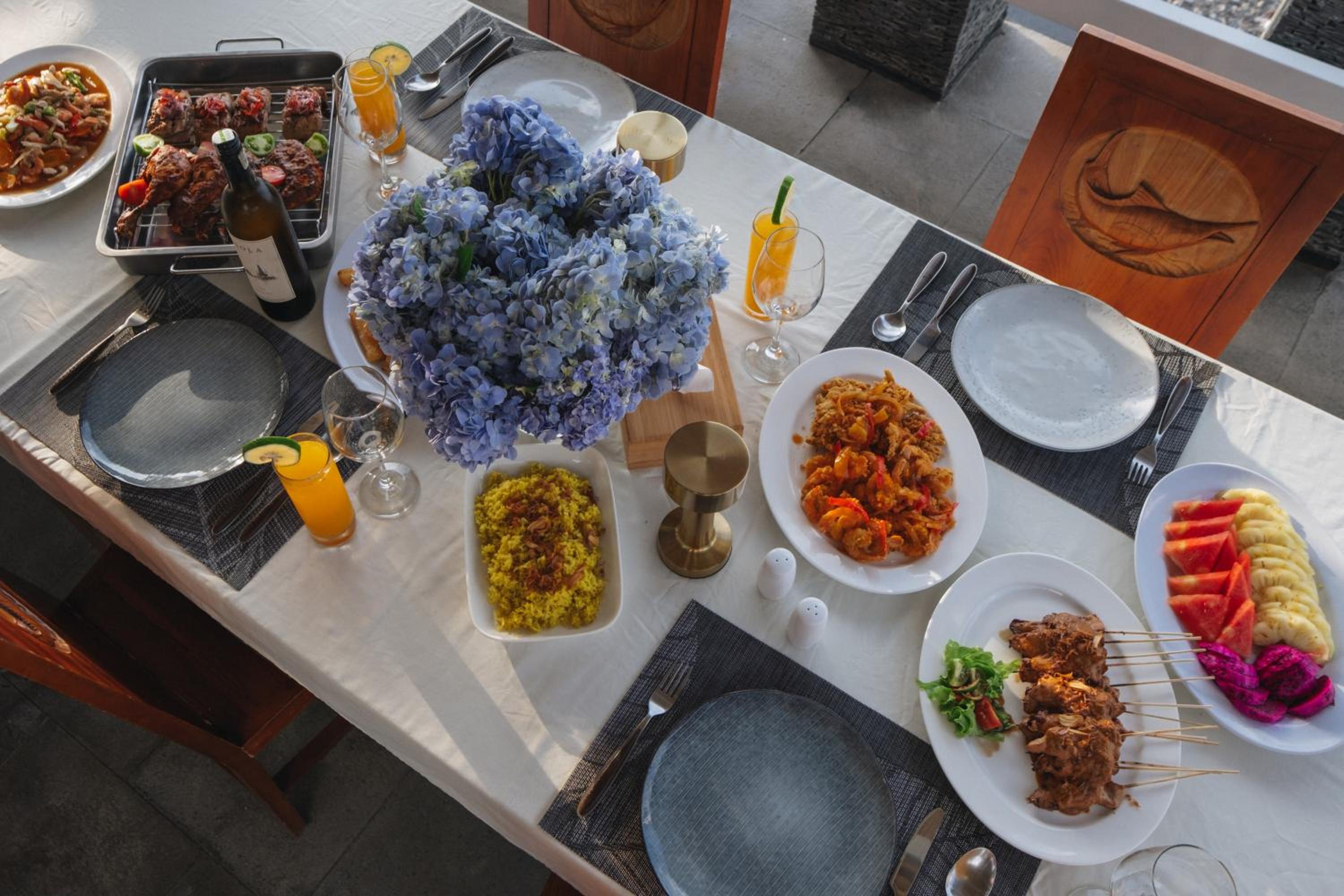 Blue Marlin 6-BR Villa Singaraja Bali