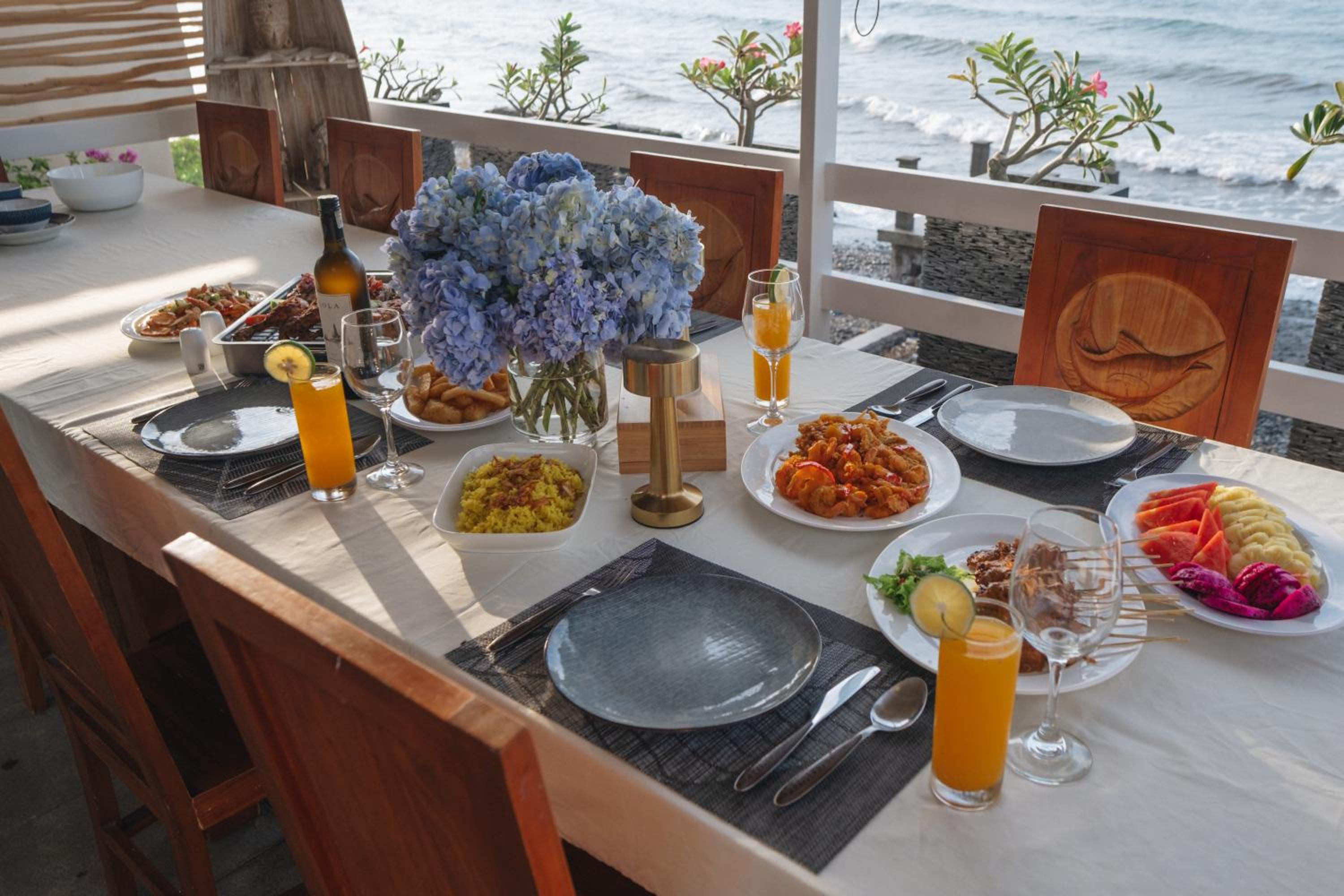 Blue Marlin 6-BR Villa Singaraja Bali