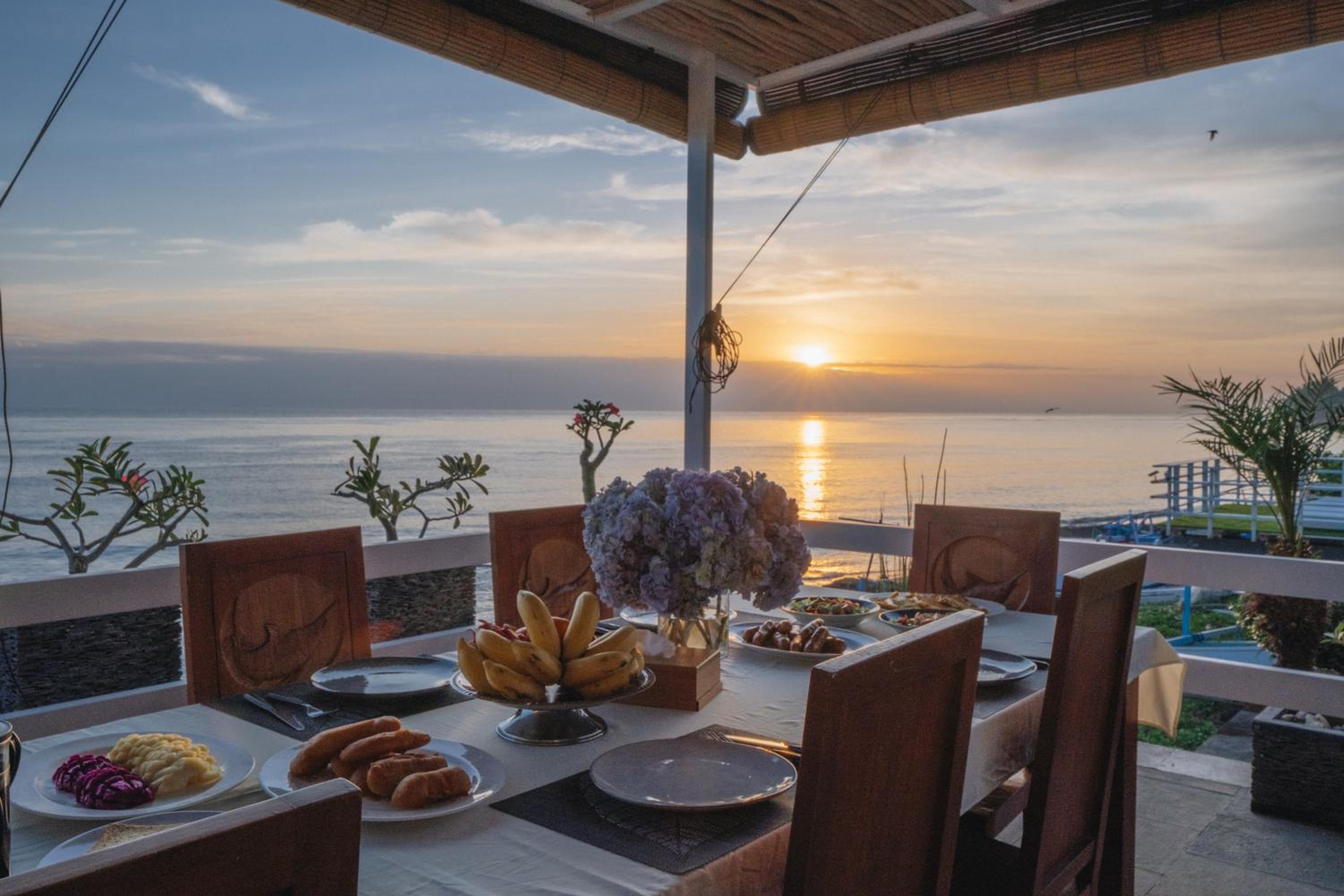 Blue Marlin 6-BR Villa Singaraja Bali