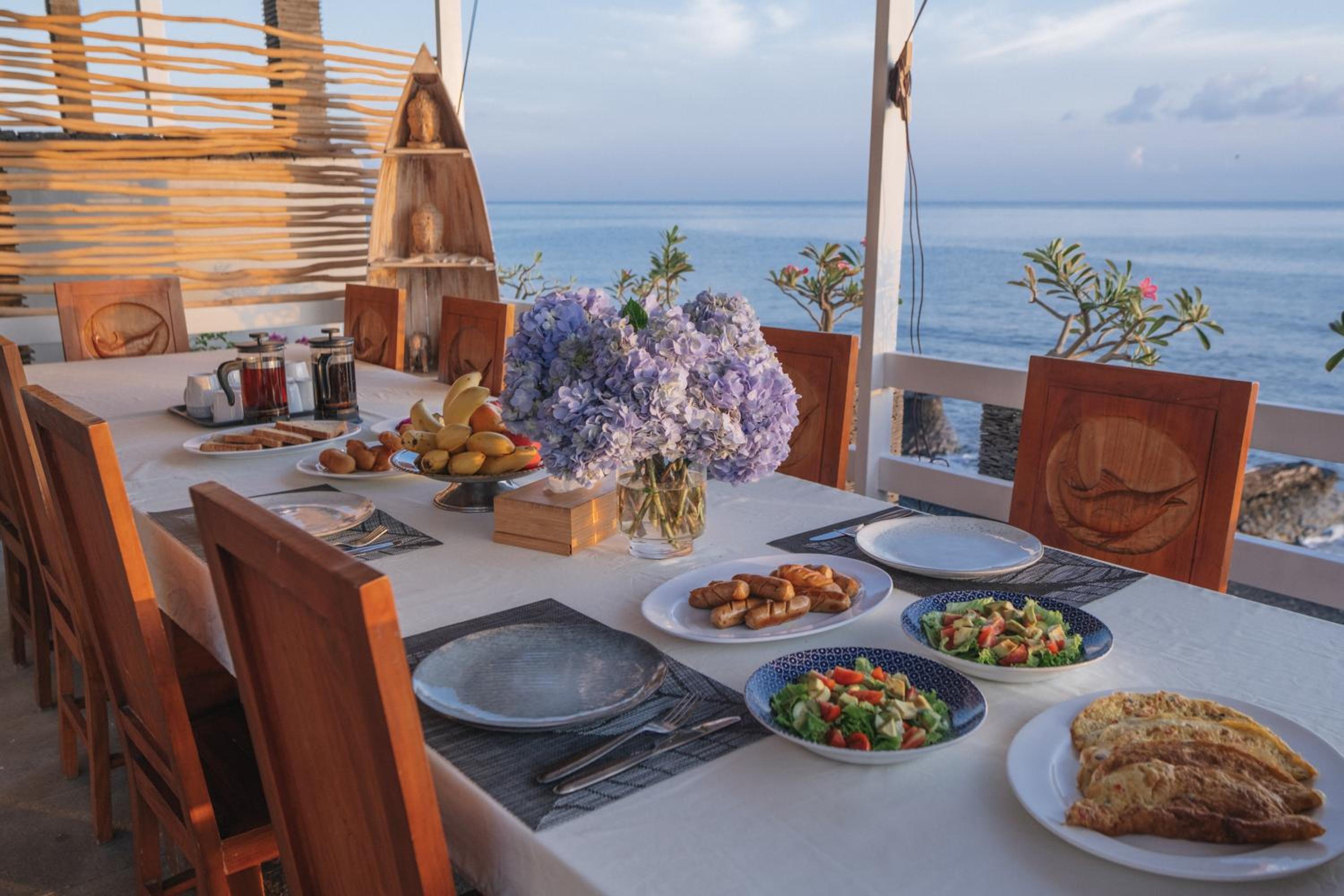 Blue Marlin 6-BR Villa Singaraja Bali