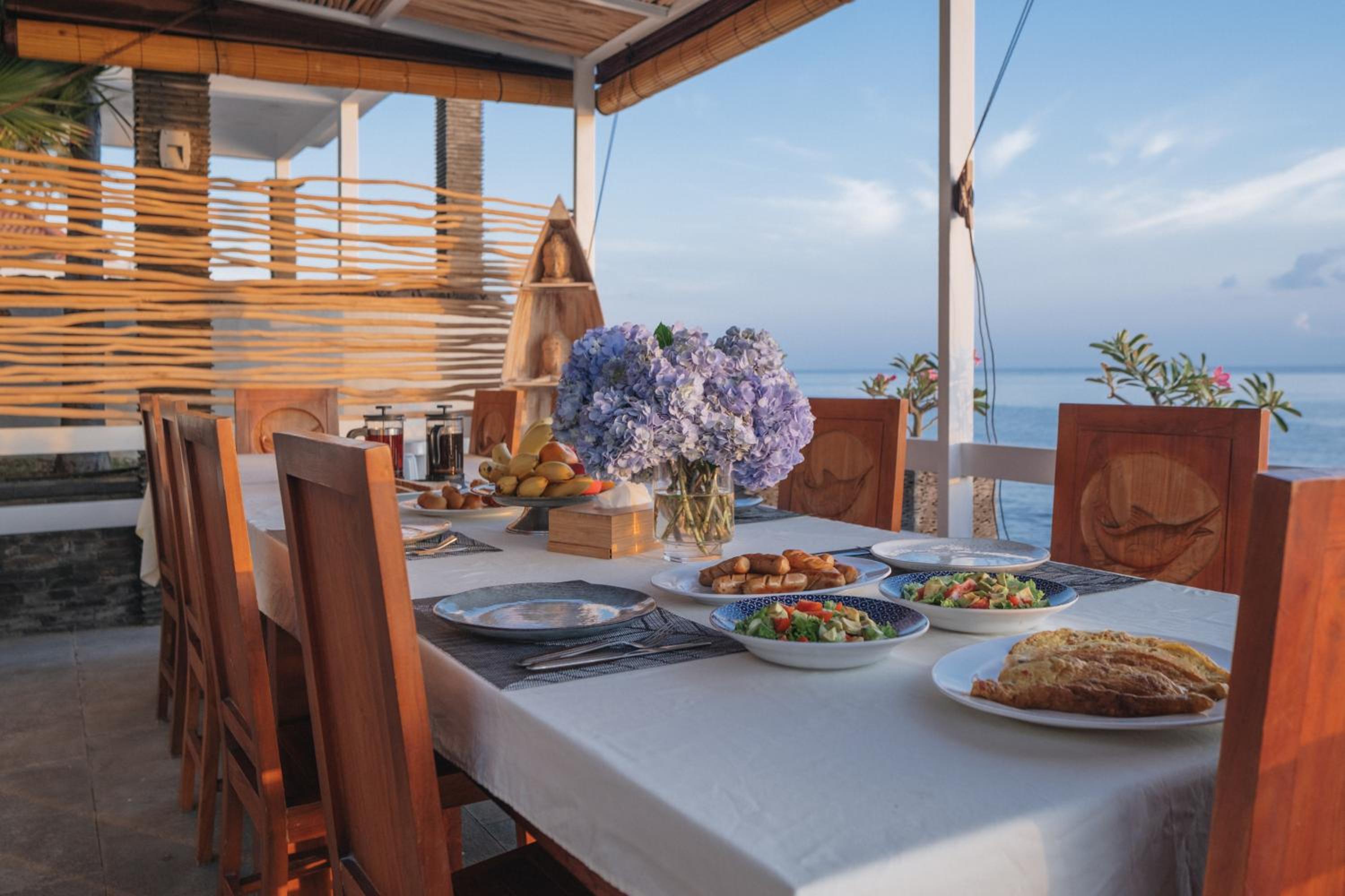 Blue Marlin 6-BR Villa Singaraja Bali