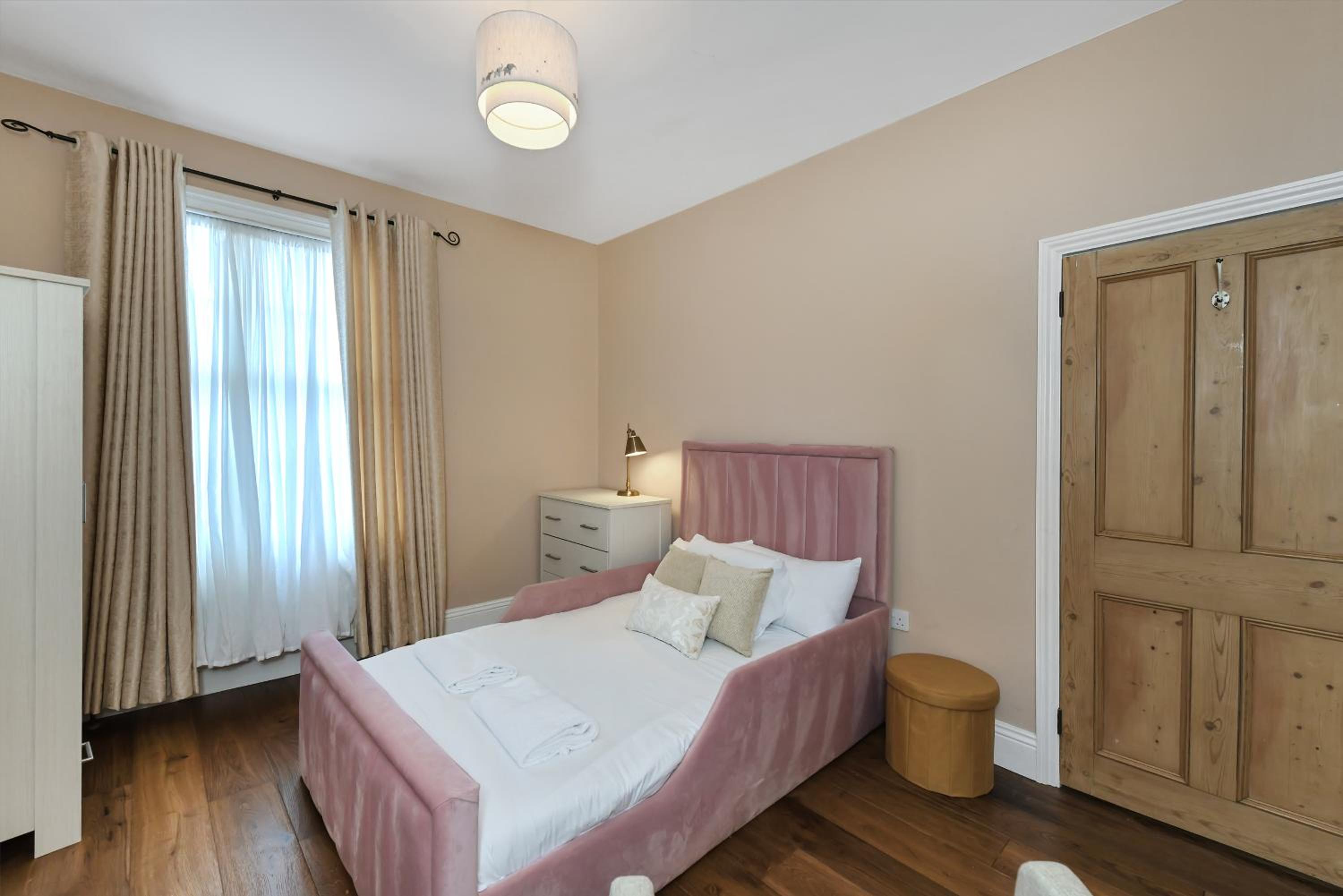 Convenient 3-Bed Near Bingham Station & Town Centre
