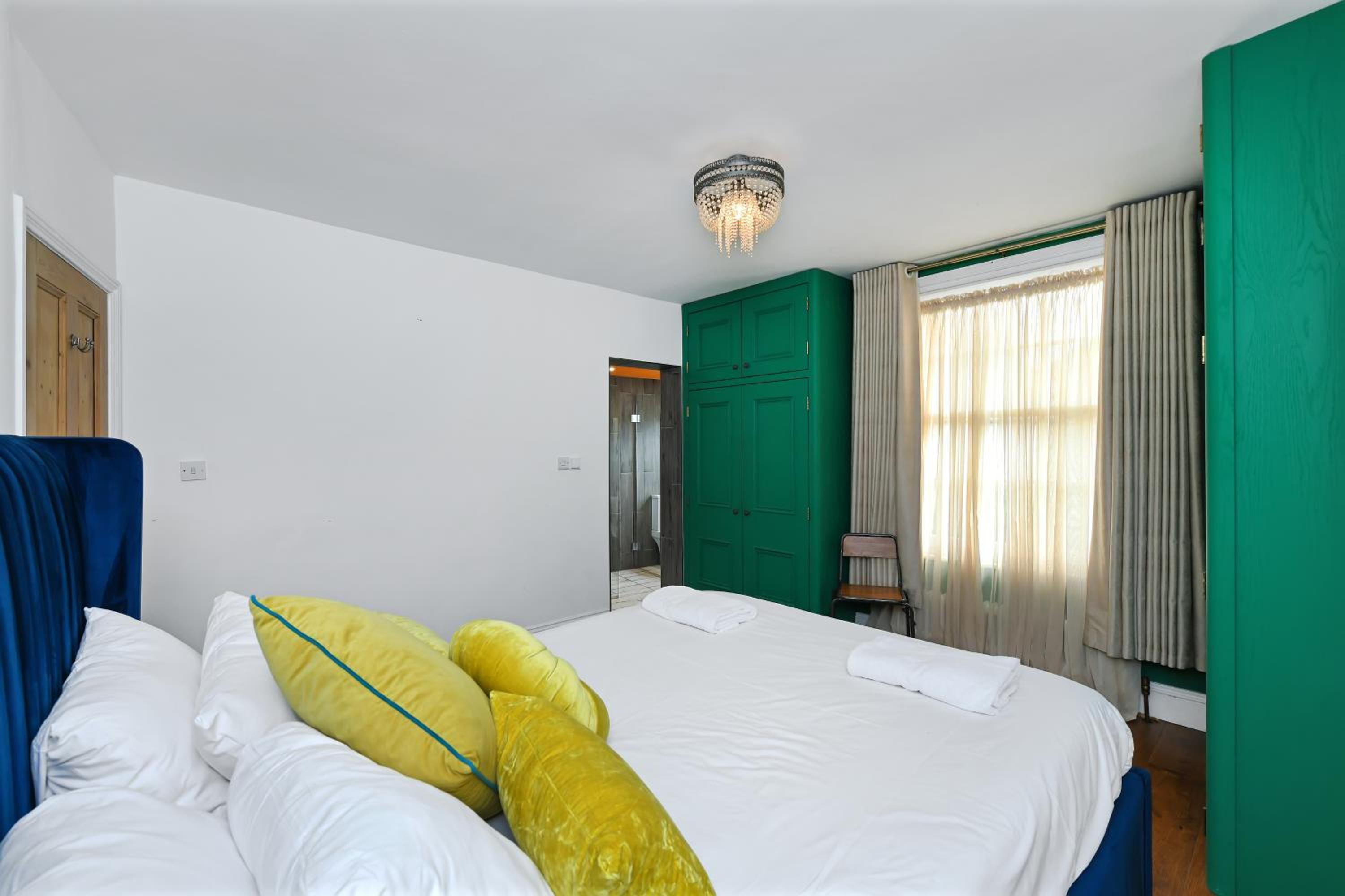 Convenient 3-Bed Near Bingham Station & Town Centre