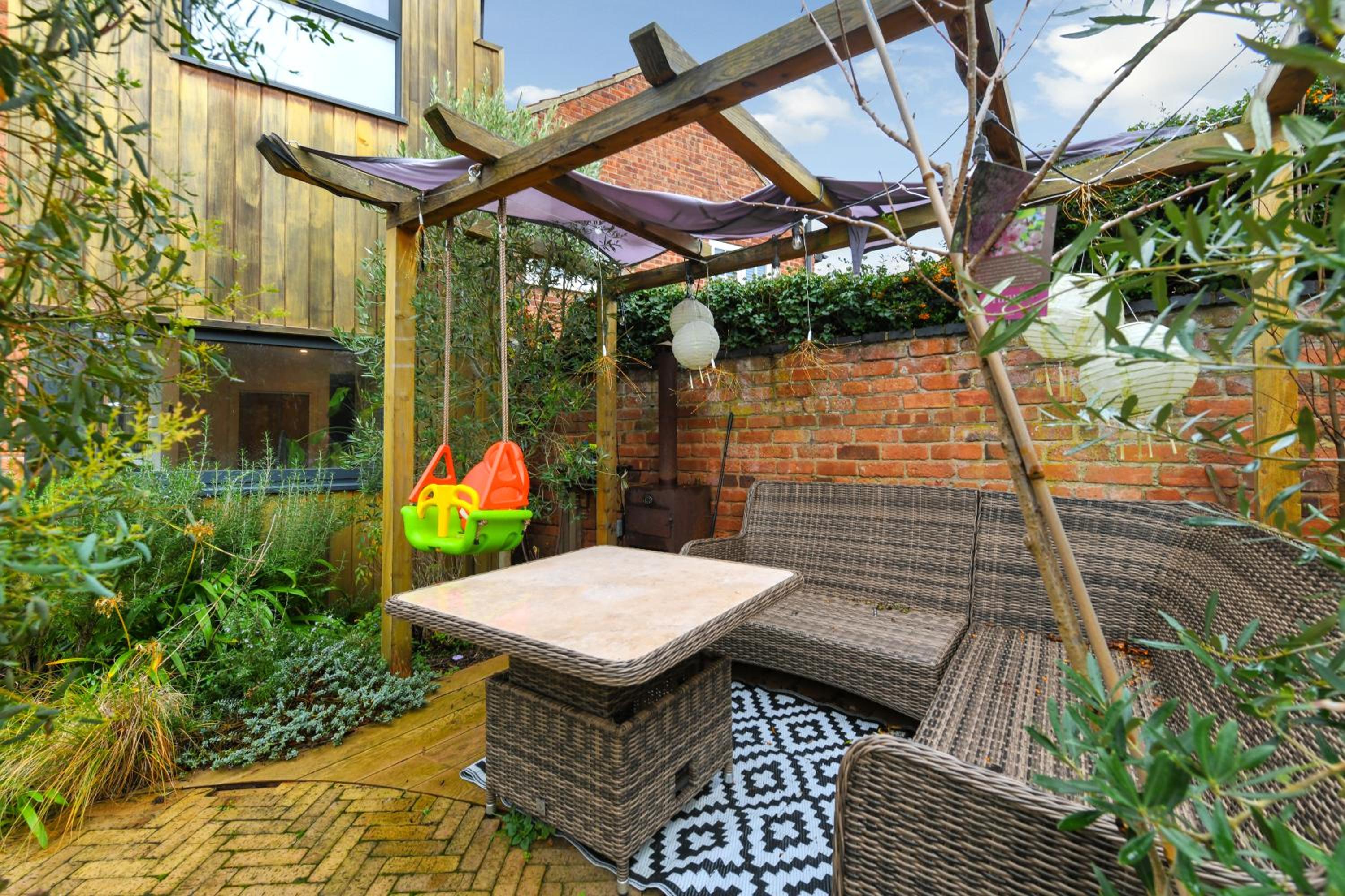 Convenient 3-Bed Near Bingham Station & Town Centre