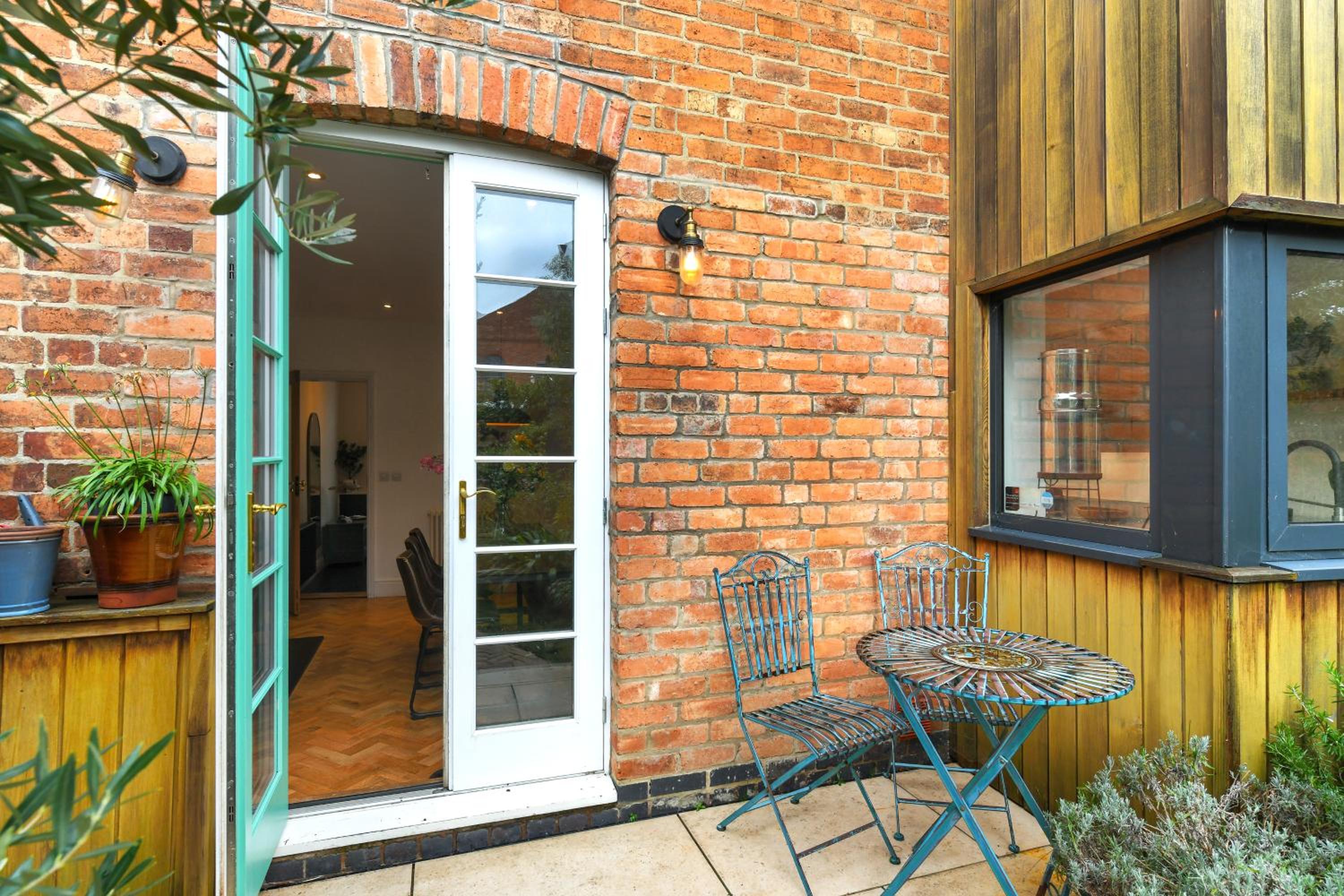 Convenient 3-Bed Near Bingham Station & Town Centre