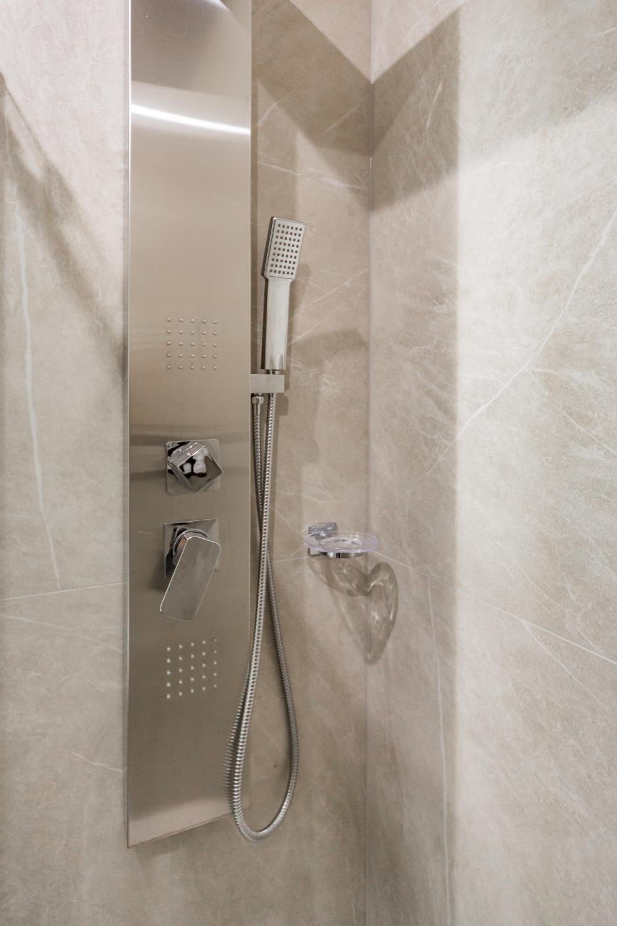 Regina24 Luxury Suite - Elegante appartamento a Porta Venezia, 5 min dalla metro