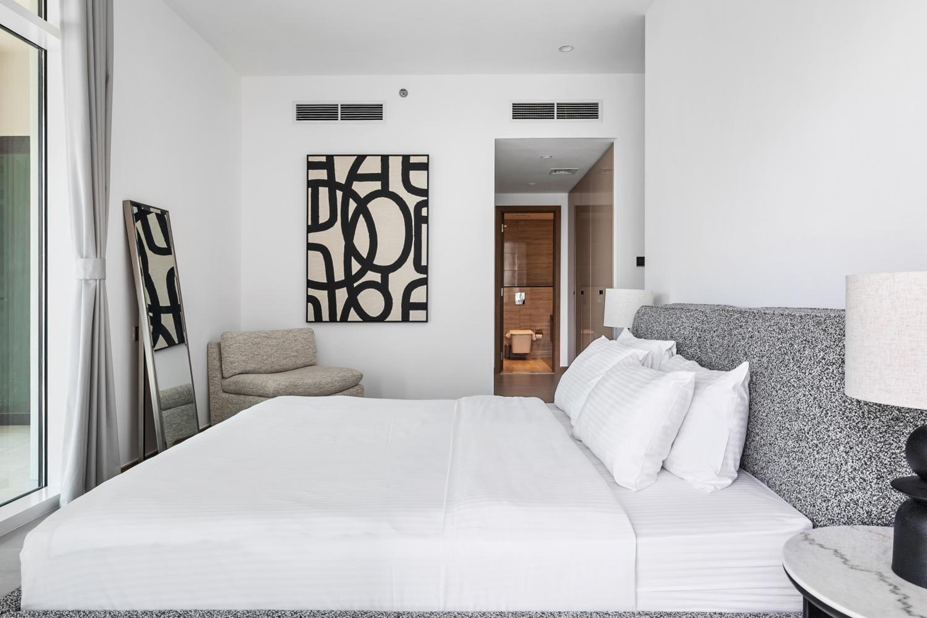 Luxury Suite Huge Terrace Canal and Gevora Views with Infinity Pool
