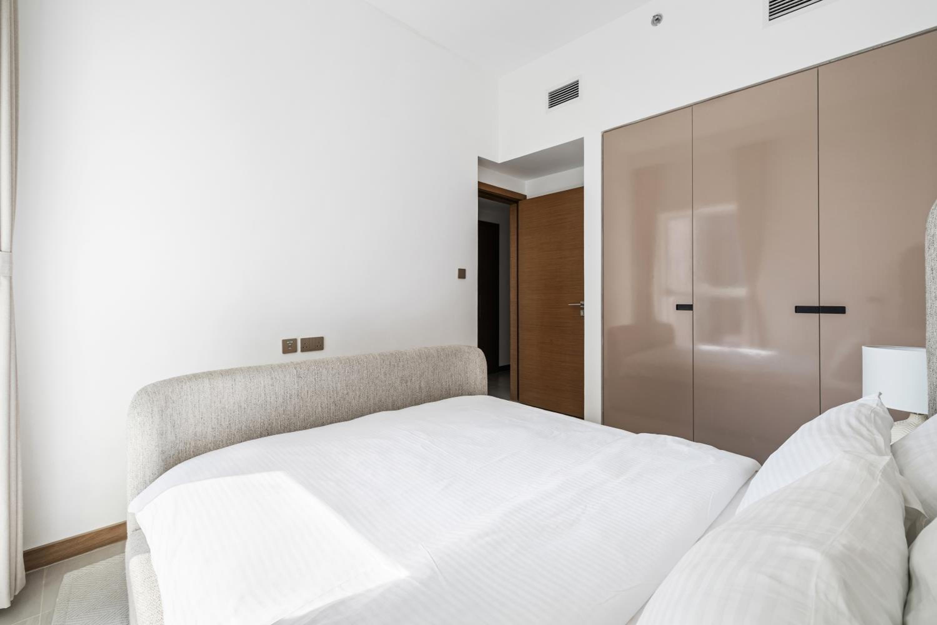 Luxury Suite Huge Terrace Canal and Gevora Views with Infinity Pool