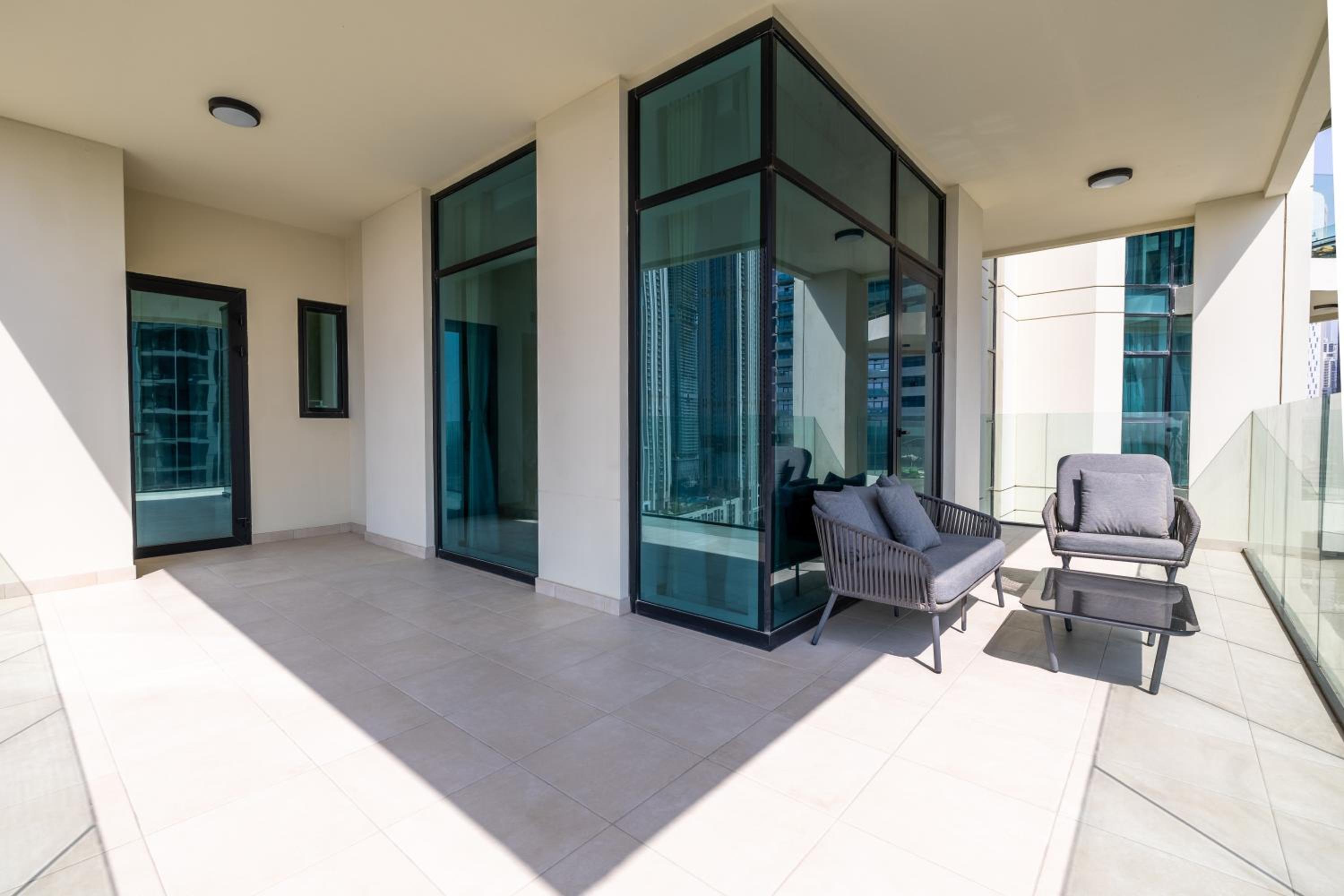 Luxury Suite Huge Terrace Canal and Gevora Views with Infinity Pool