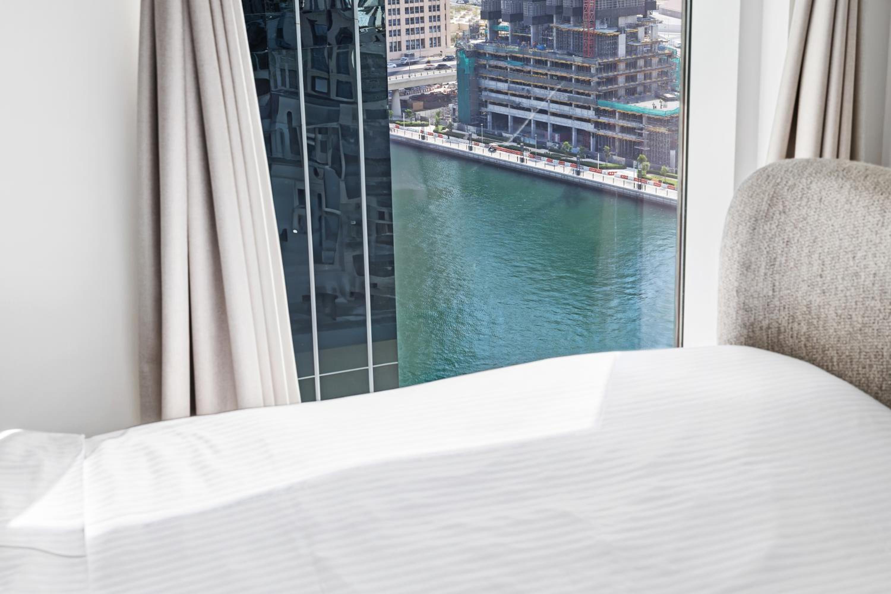 Luxury Suite Huge Terrace Canal and Gevora Views with Infinity Pool