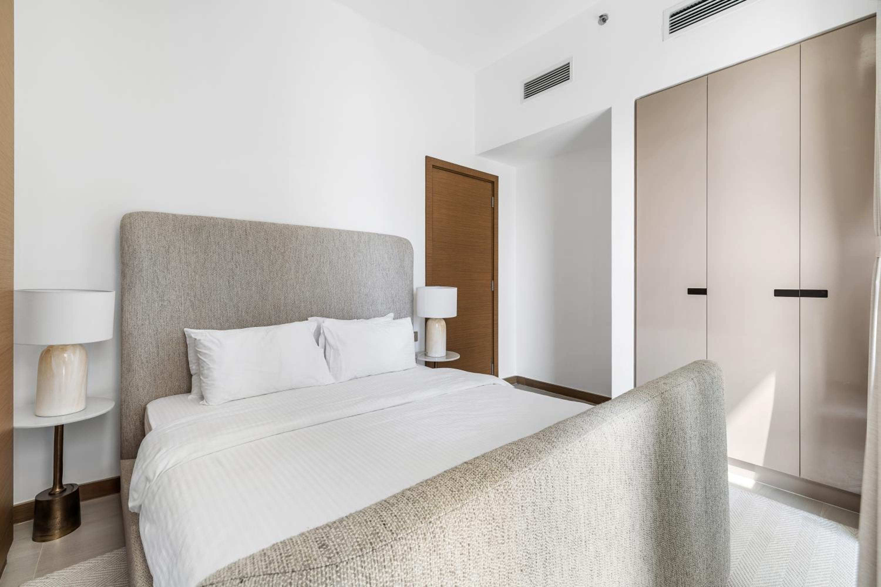 Luxury Suite Huge Terrace Canal and Gevora Views with Infinity Pool