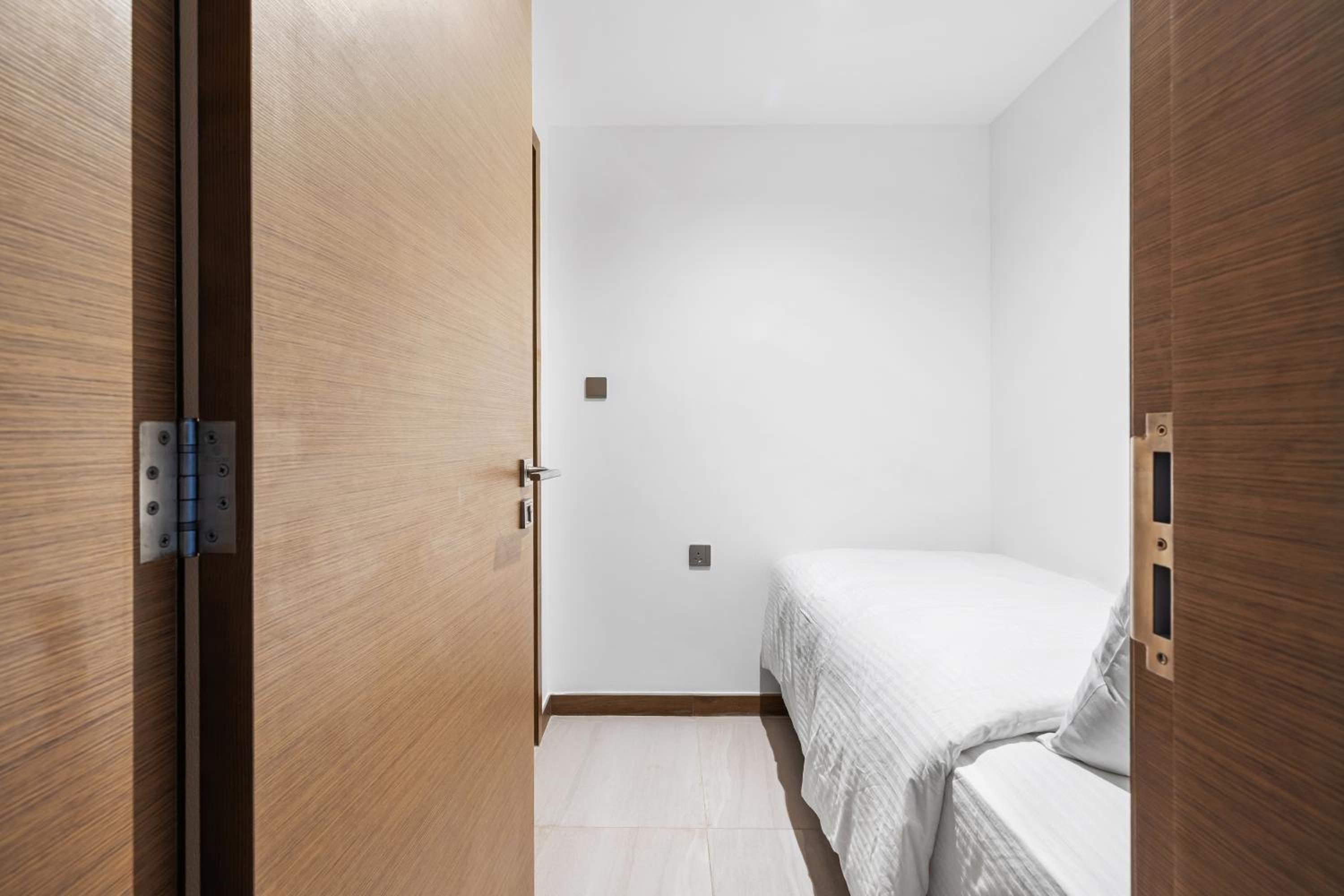 Luxury Suite Huge Terrace Canal and Gevora Views with Infinity Pool