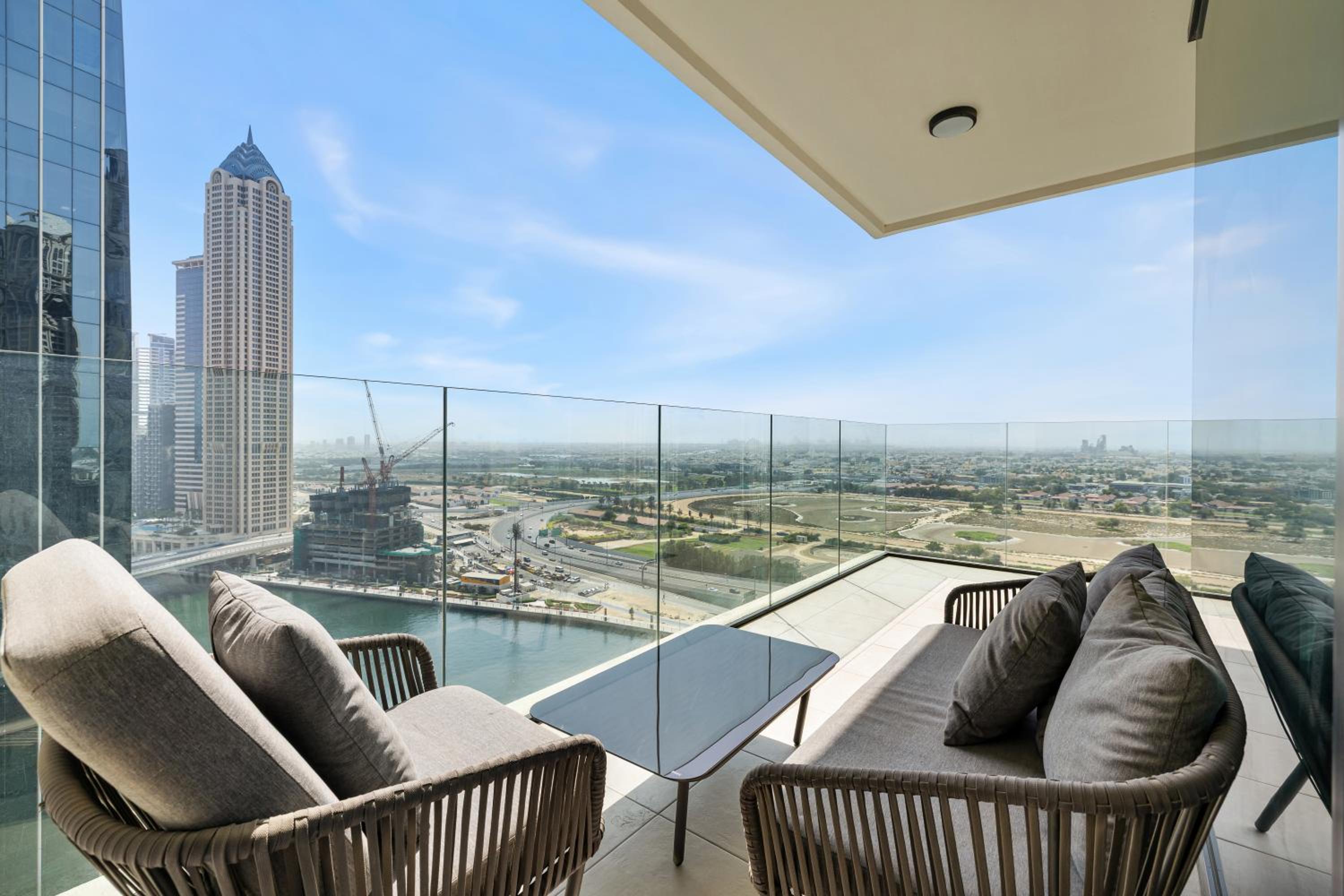 Luxury Suite Huge Terrace Canal and Gevora Views with Infinity Pool