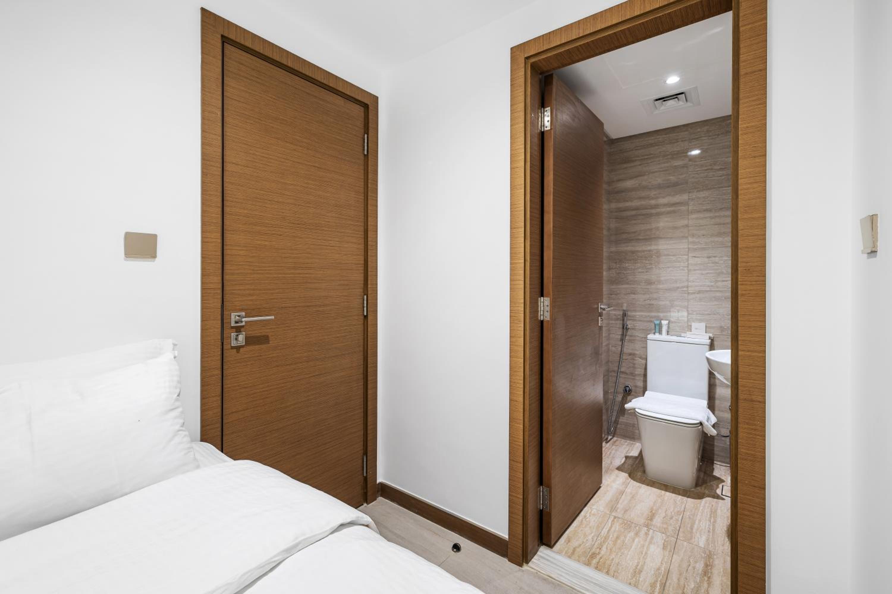 Luxury Suite Huge Terrace Canal and Gevora Views with Infinity Pool