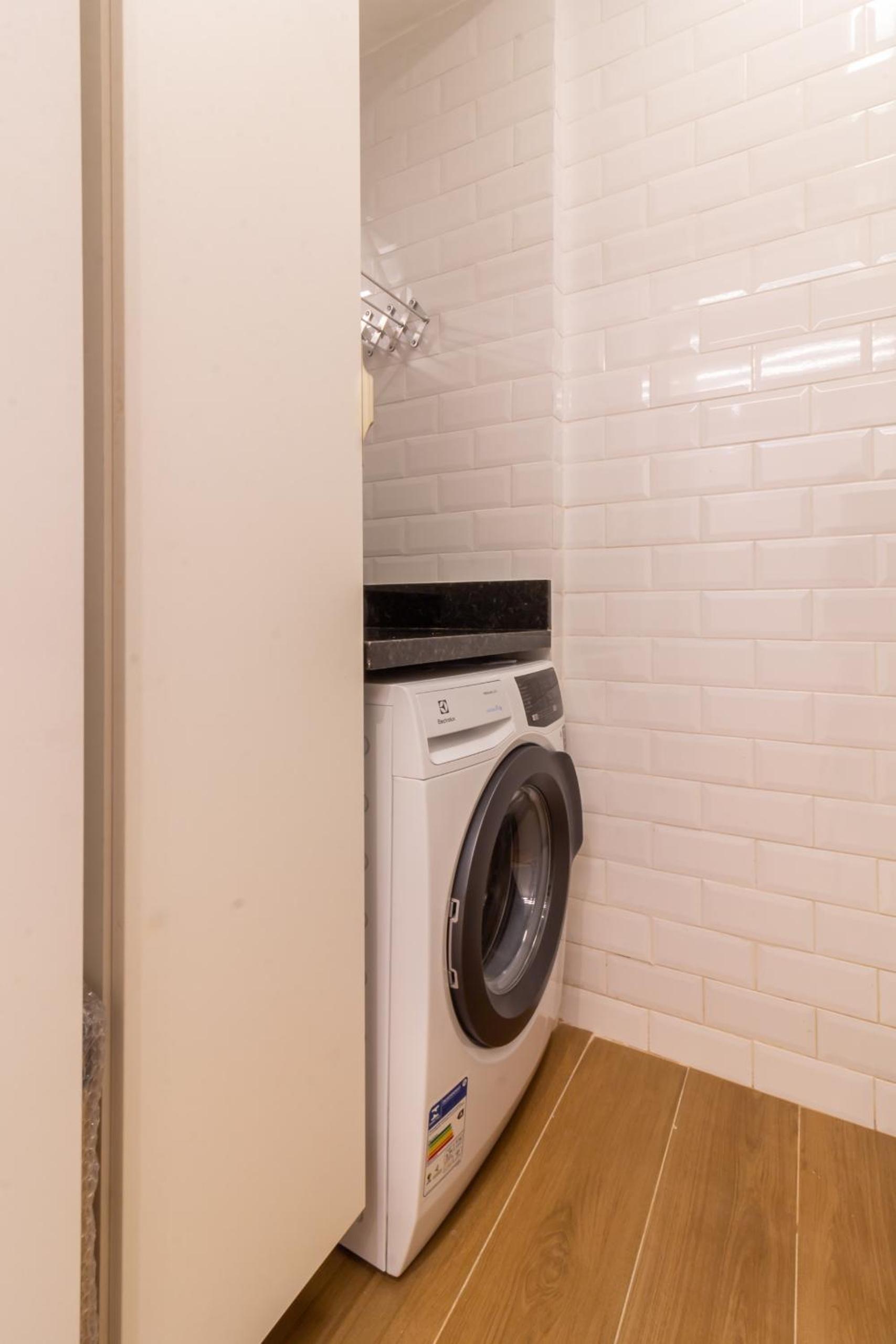 Loft com janela acustica a 5 minutos caminhando ate a praia - NSC304