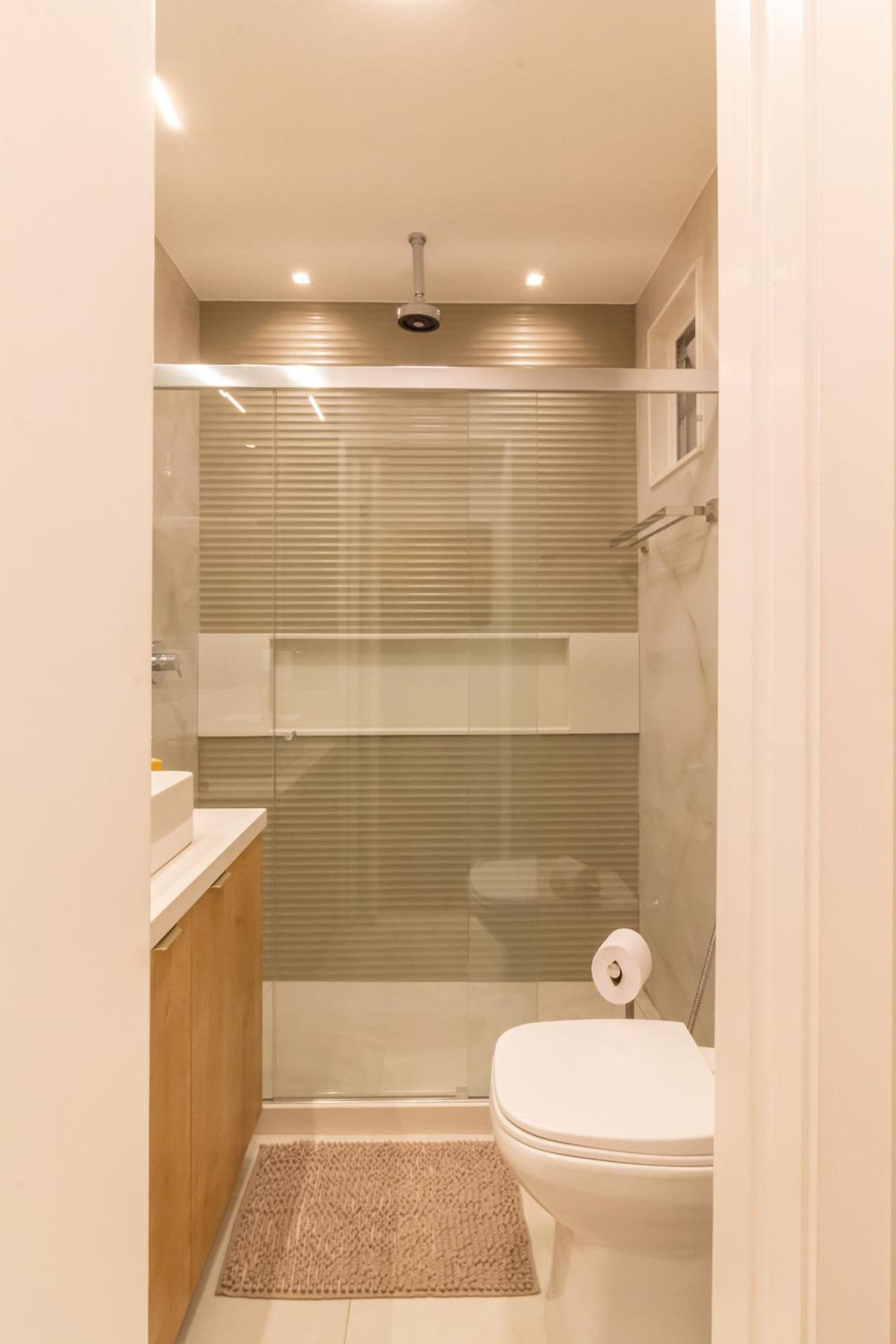 Loft com janela acustica a 5 minutos caminhando ate a praia - NSC304