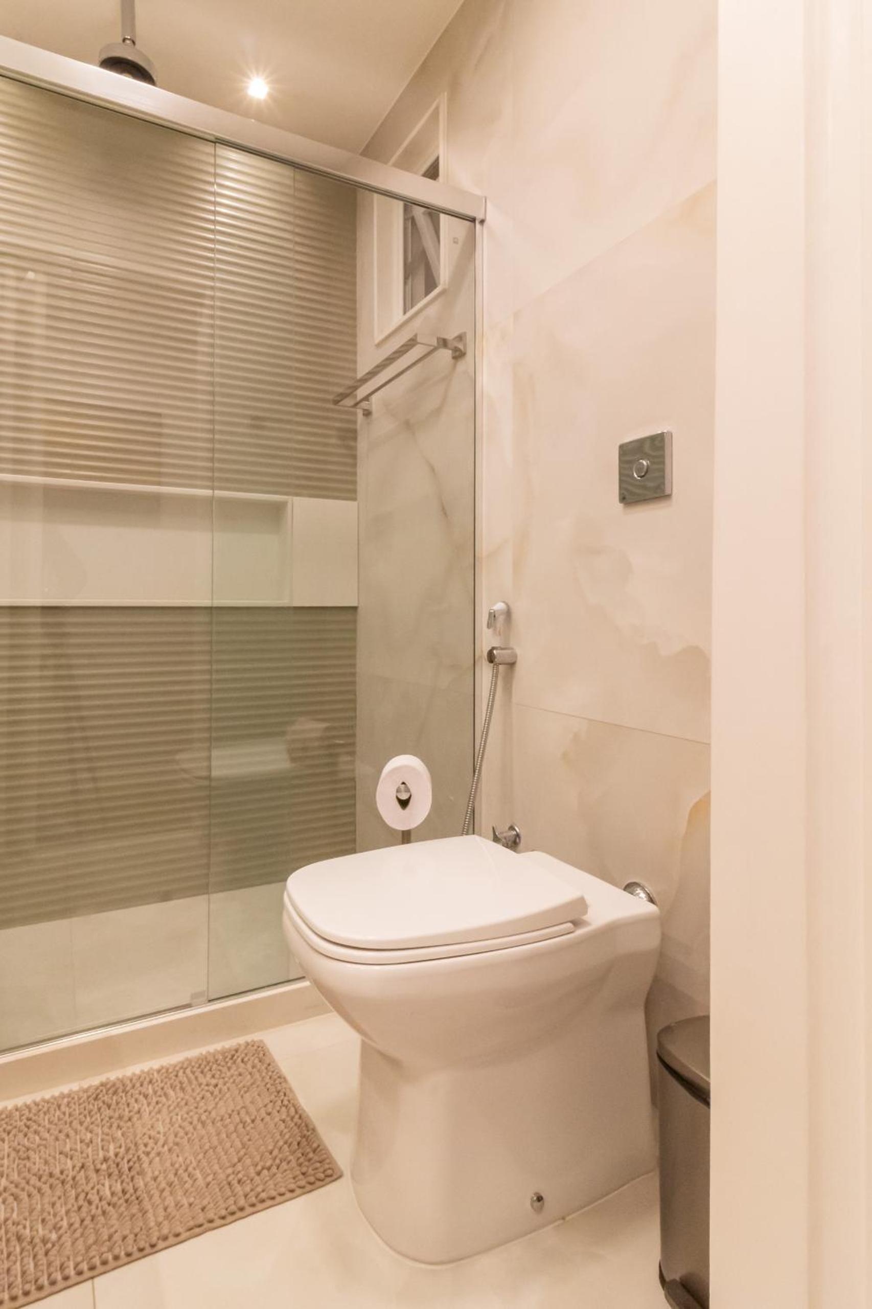 Loft com janela acustica a 5 minutos caminhando ate a praia - NSC304