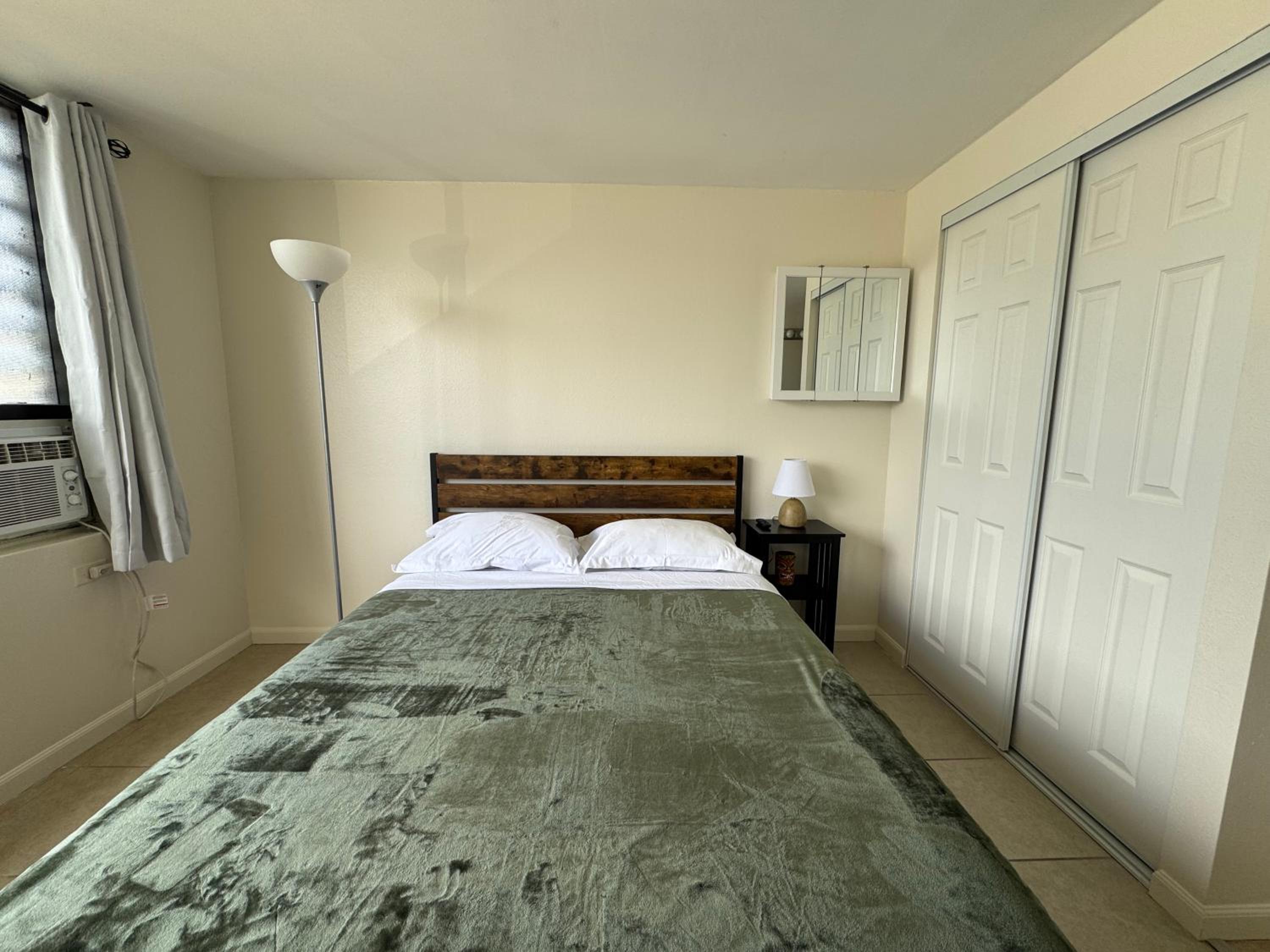 Waikiki Seaside Monarch Paradise Hotel Room Greenery Mountain View