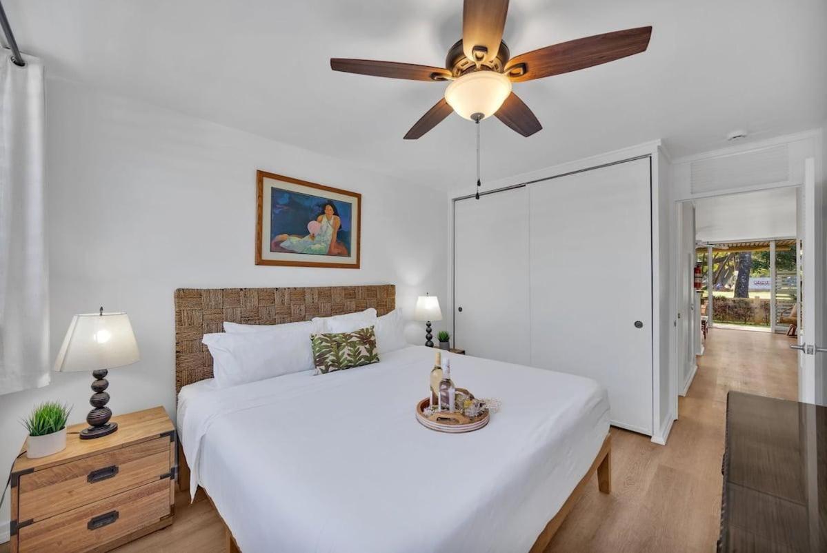 Hale Kai 110 · HKI 110 1BD Condo w Oceanviews and Oceanfront Poo